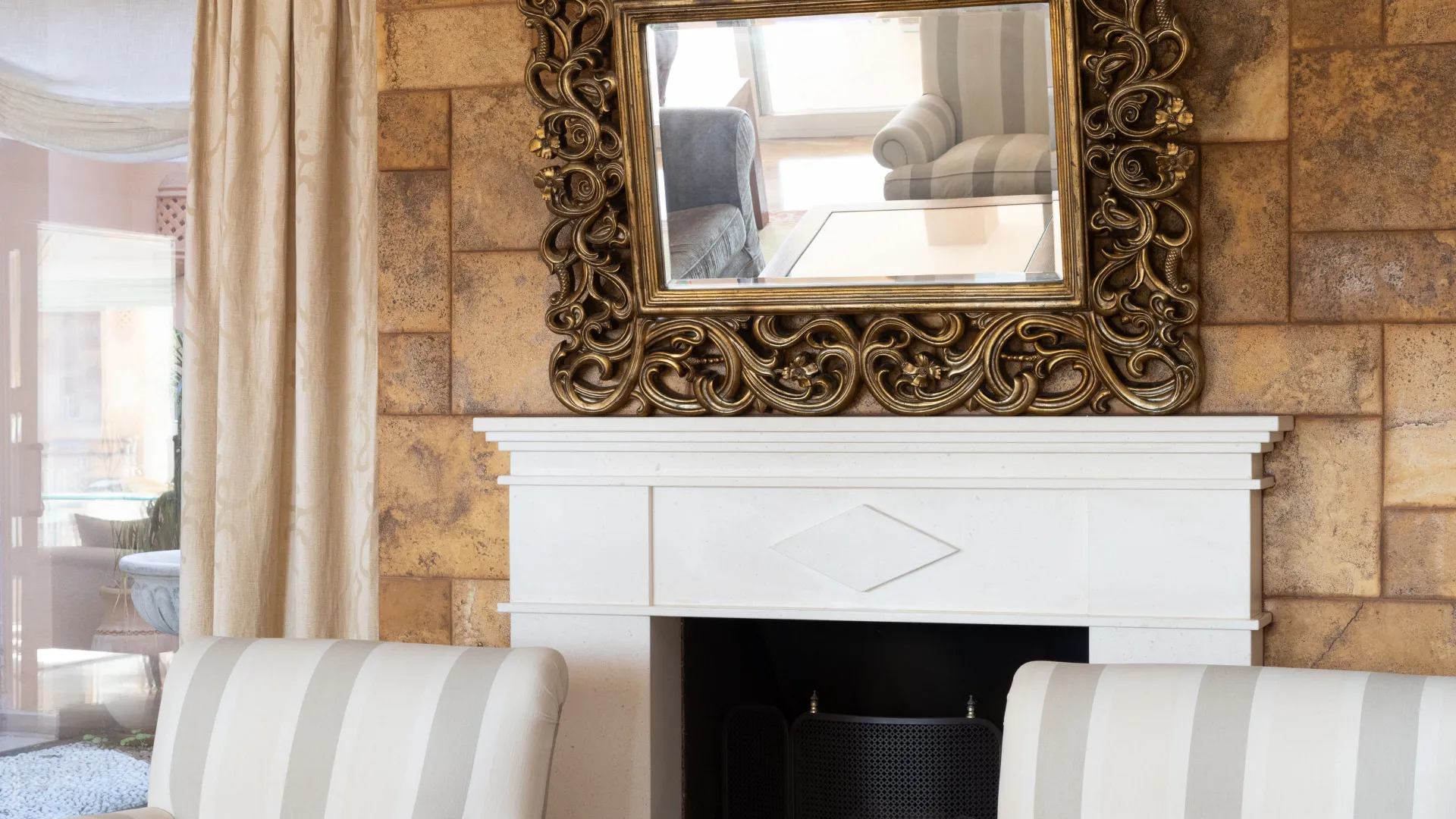 Buy villa in Estepona East