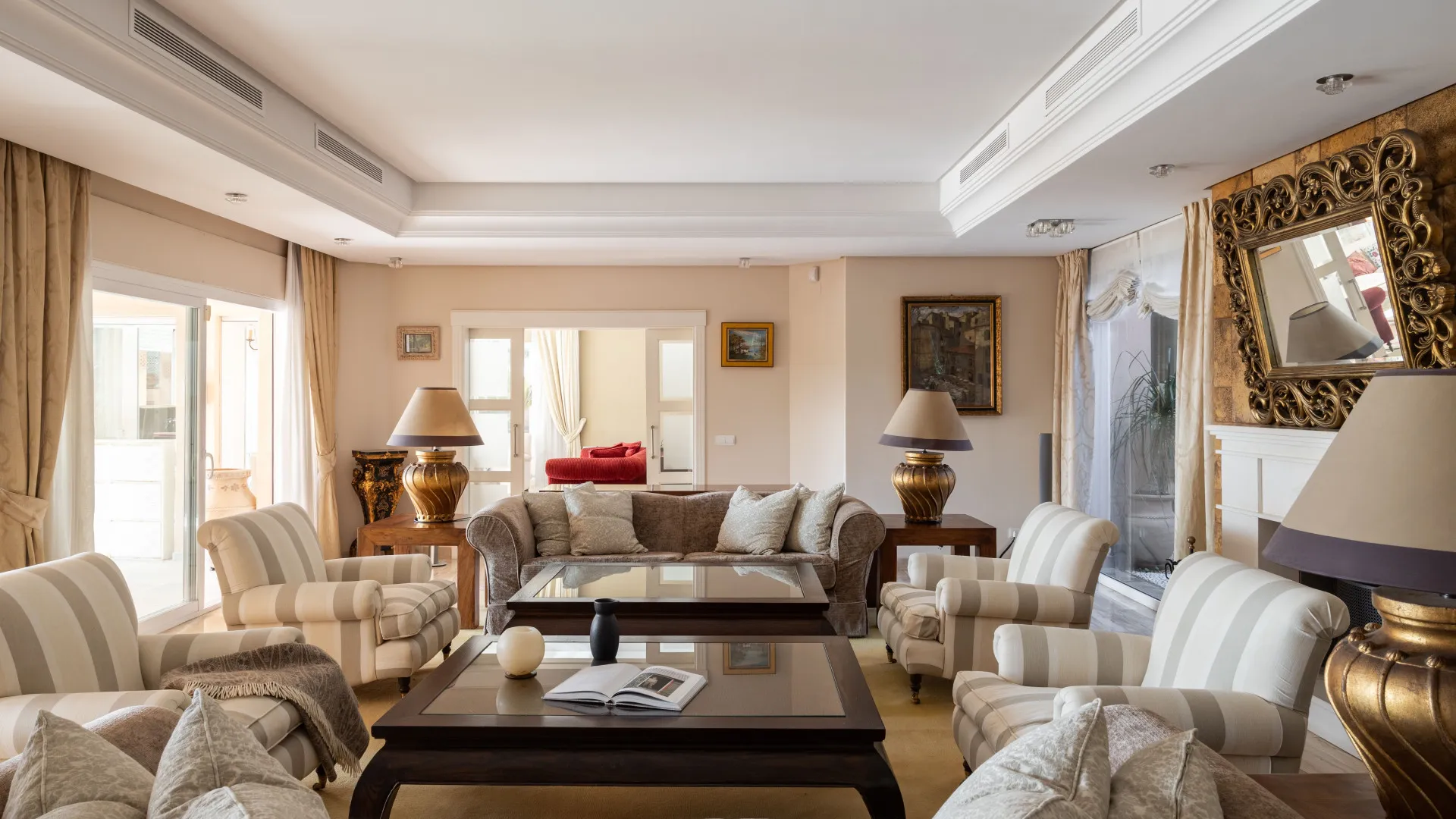 Buy villa in Estepona East