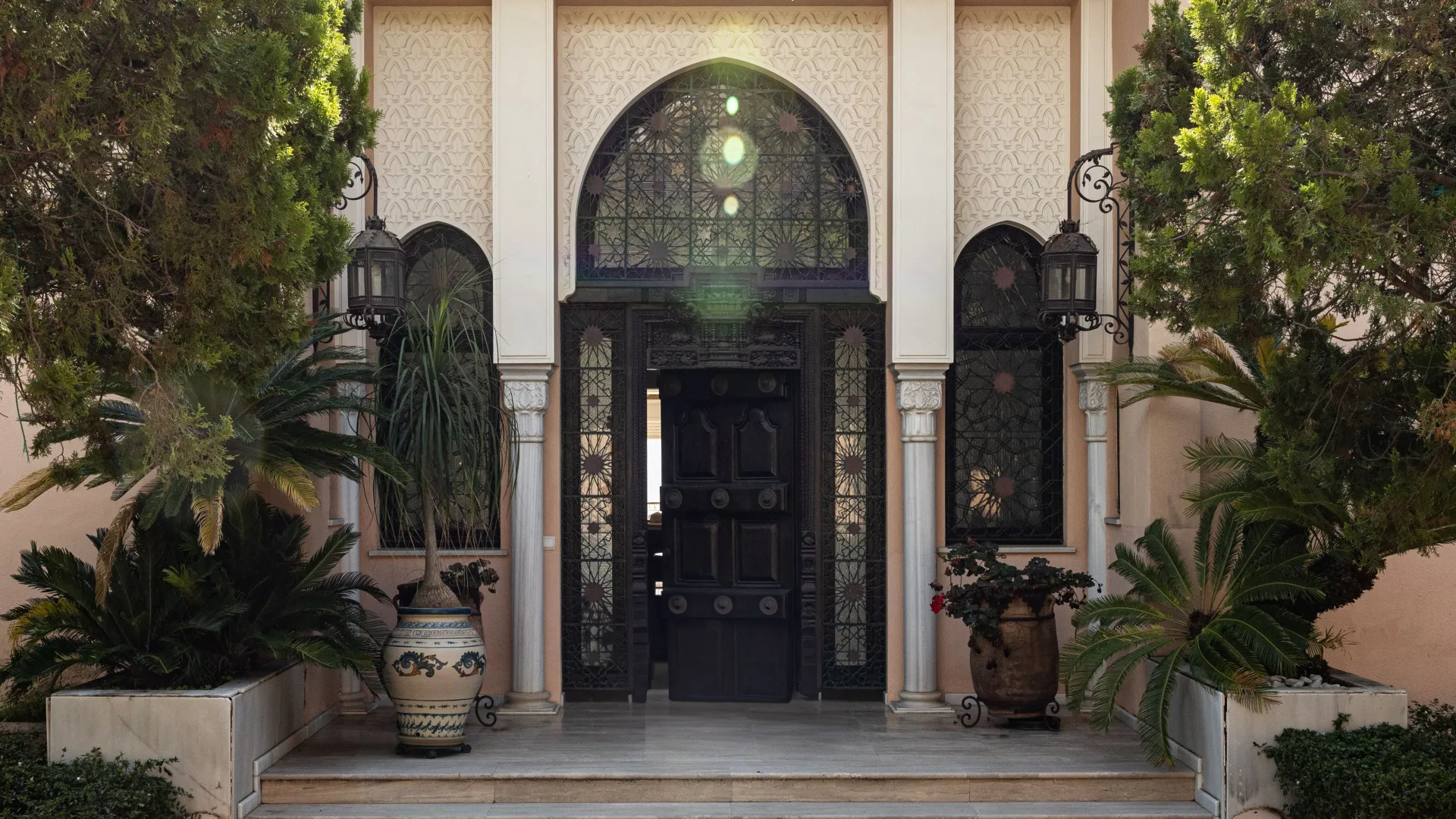 Buy villa in Estepona East