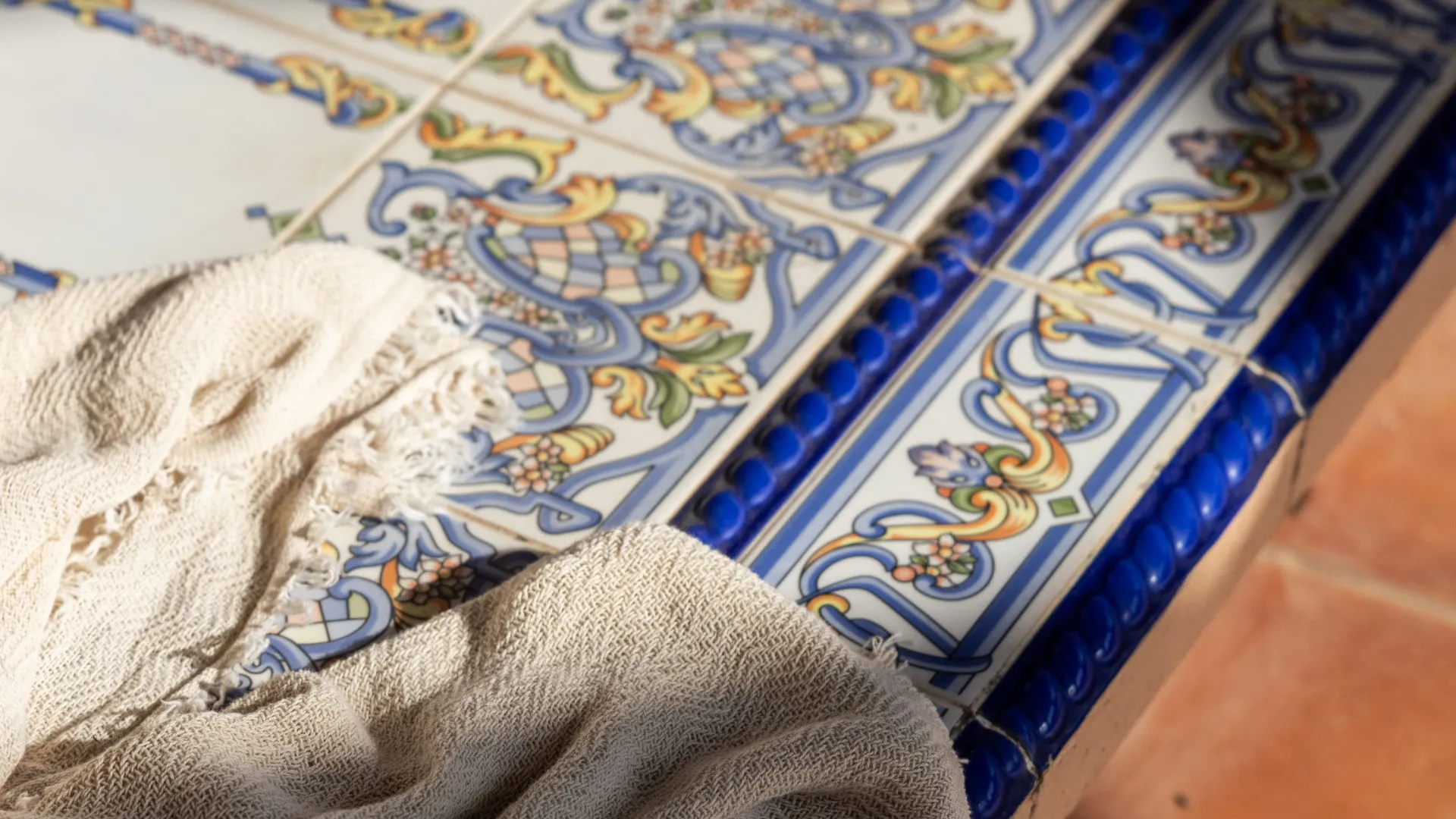 Buy villa in Estepona East