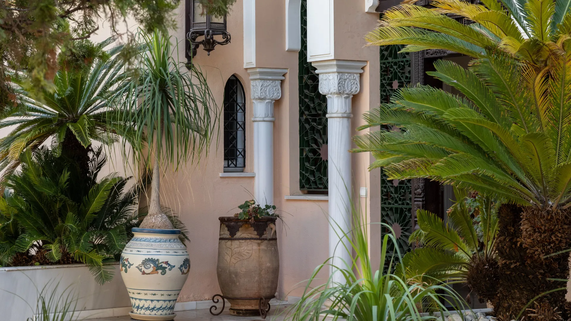 Buy villa in Estepona East