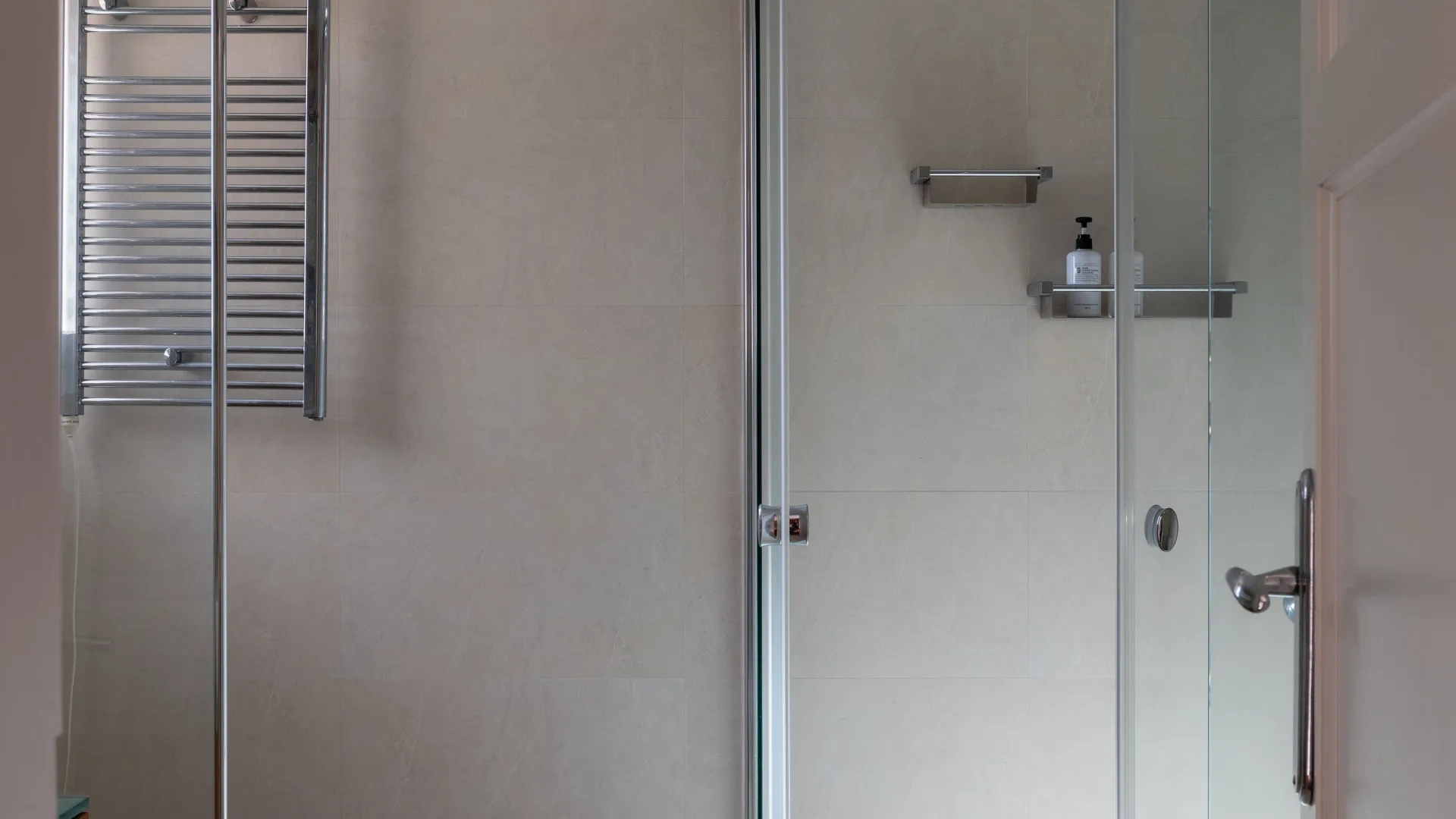 Buy villa in Estepona East