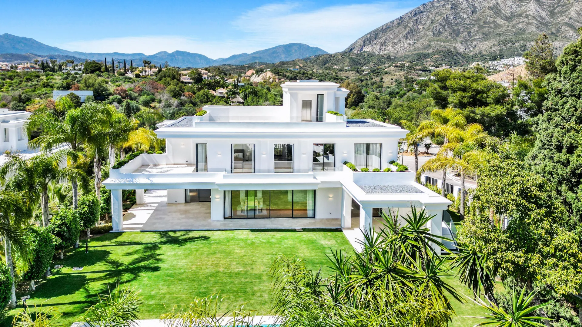 Villa for sale in Las Lomas del Marbella Club with 6 bedrooms