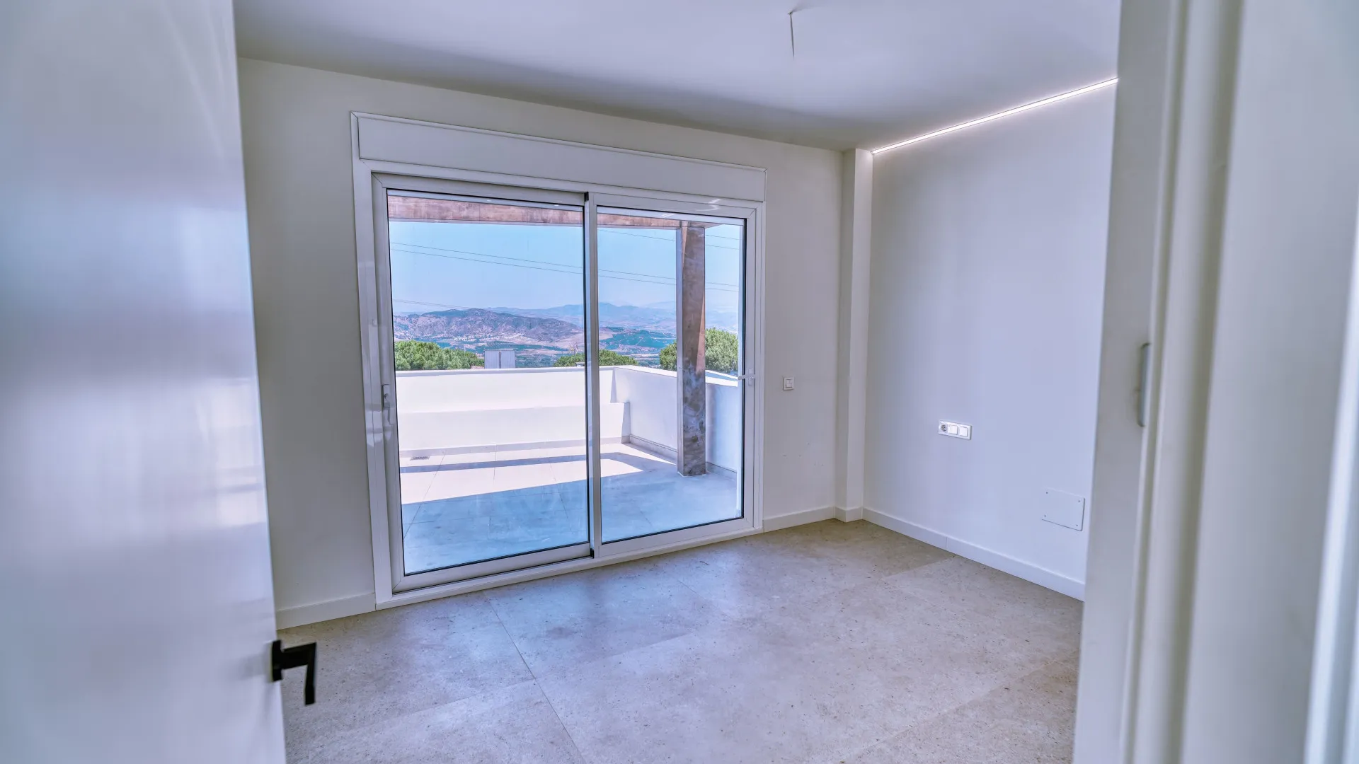 Villa for sale in Pinos de Alhaurín with 4 bedrooms