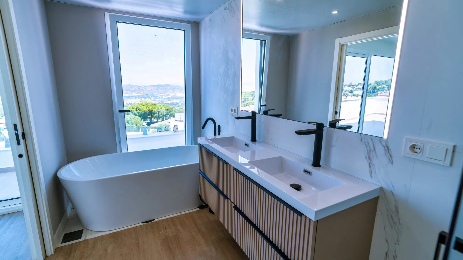 Villa for sale in Pinos de Alhaurín with 4 bedrooms