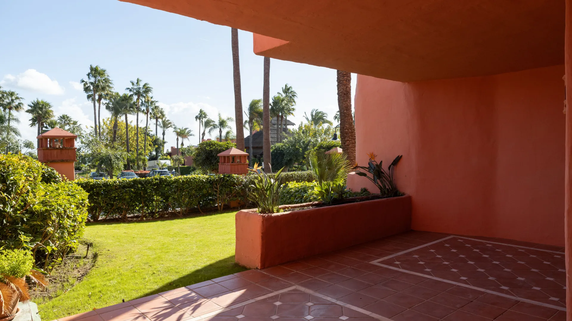 Apartamento planta baja a la venta en Beach Side New Golden Mile de 3 dormitorios