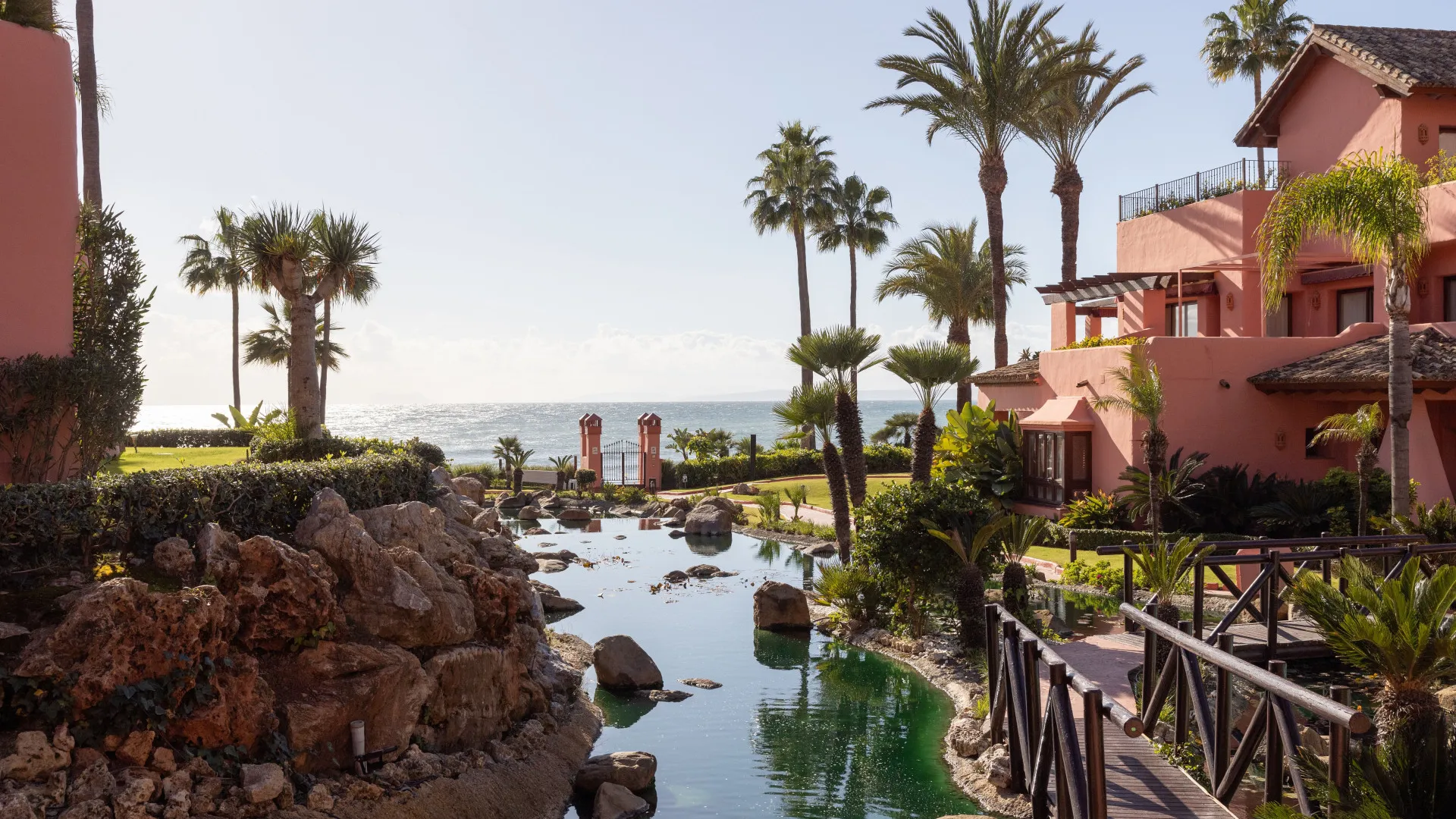 Apartamento planta baja a la venta en Beach Side New Golden Mile de 3 dormitorios