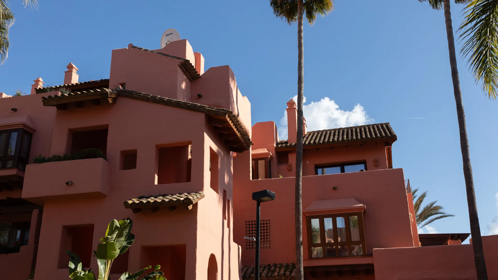 Apartamento planta baja a la venta en Beach Side New Golden Mile de 3 dormitorios