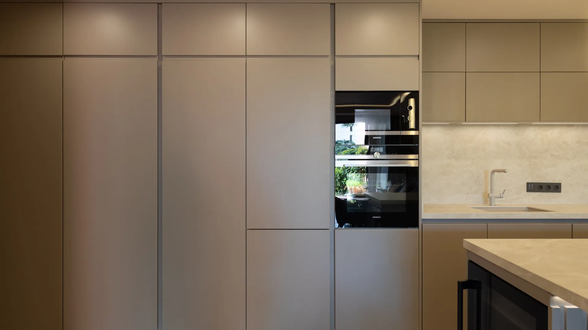 Apartamento planta baja a la venta en Beach Side New Golden Mile de 3 dormitorios