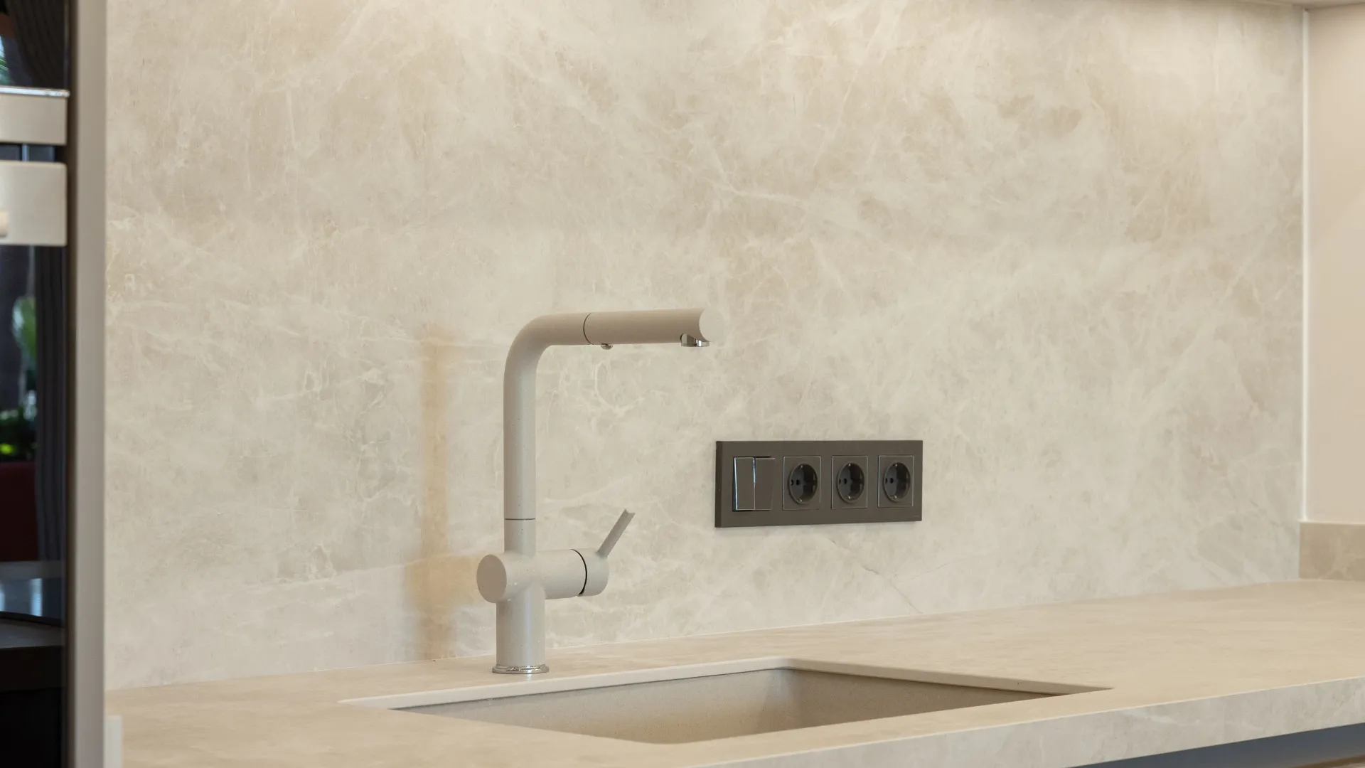 Apartamento planta baja a la venta en Beach Side New Golden Mile de 3 dormitorios