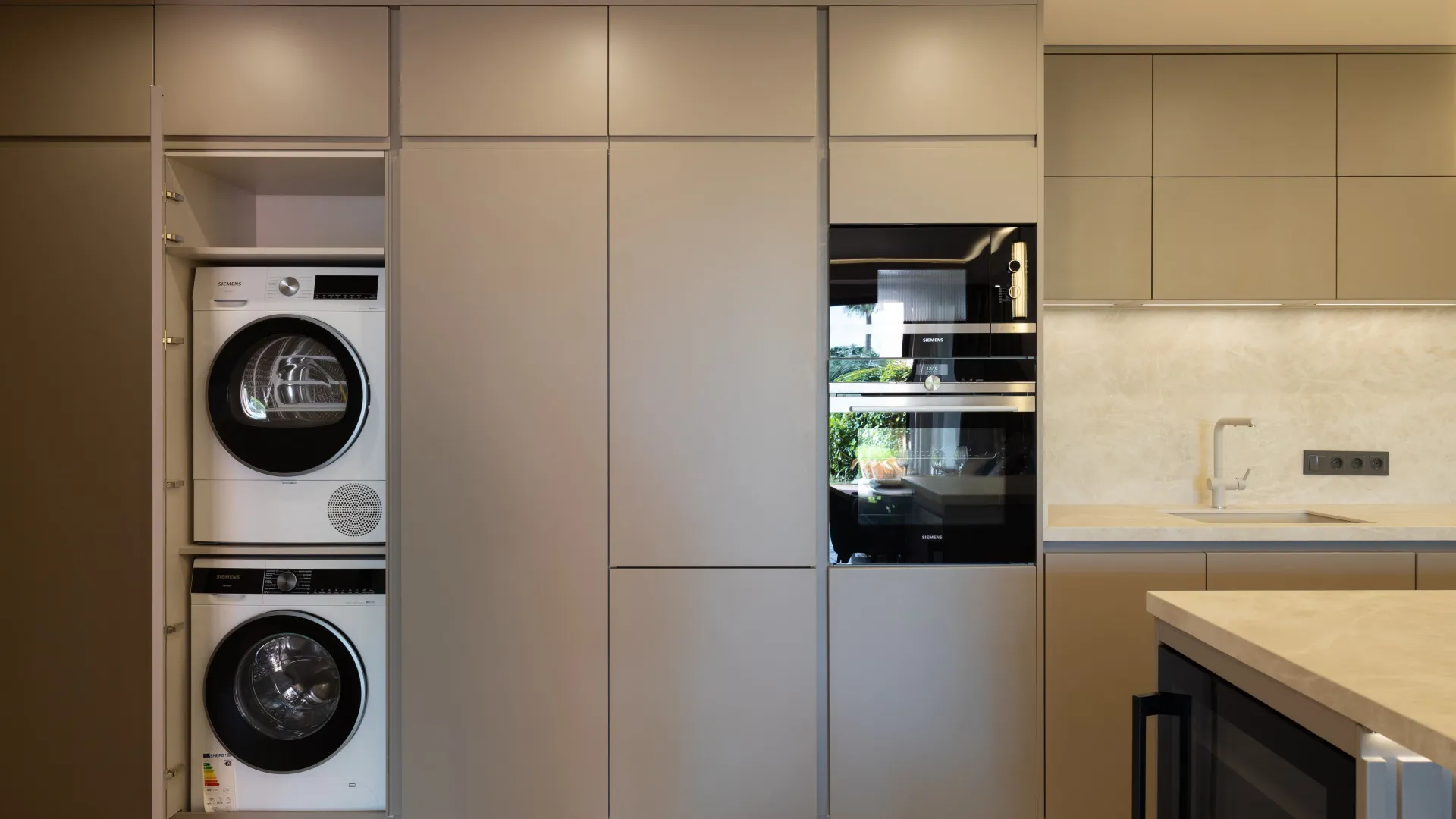 Apartamento planta baja a la venta en Beach Side New Golden Mile de 3 dormitorios