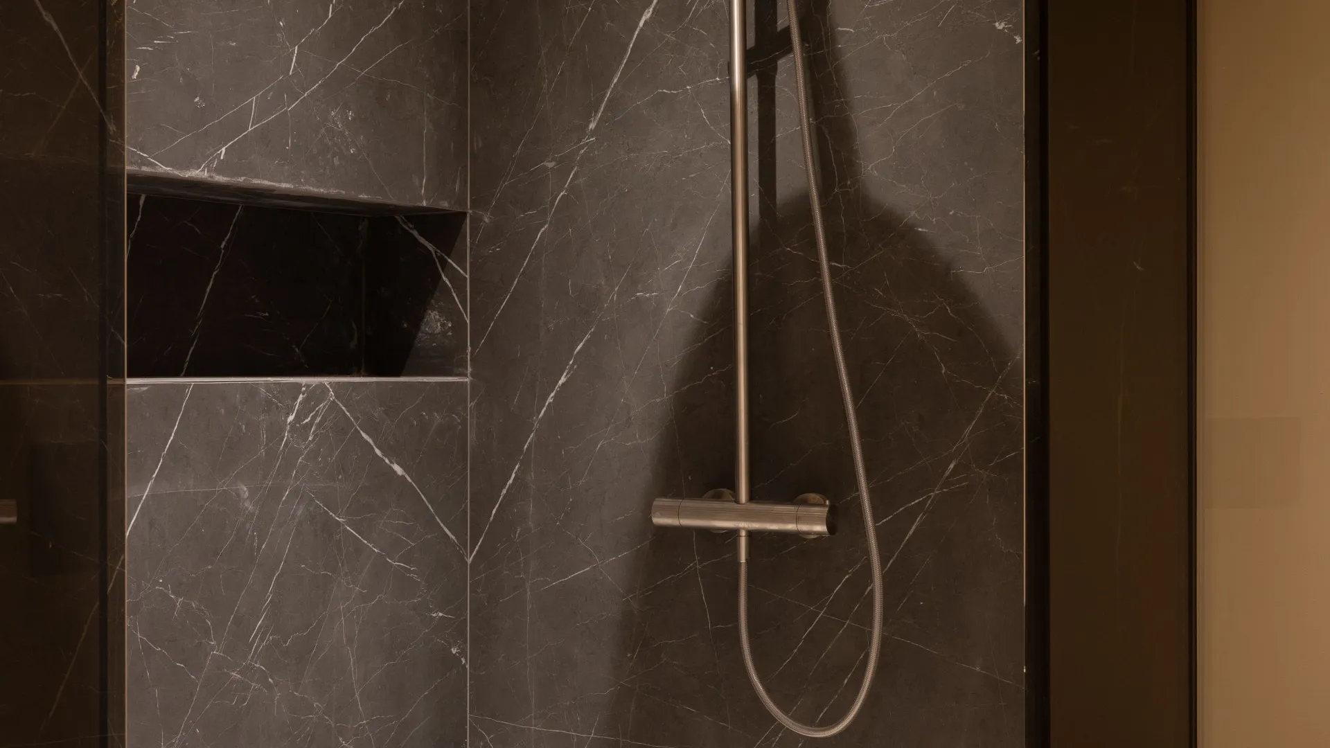 Apartamento planta baja a la venta en Beach Side New Golden Mile de 3 dormitorios