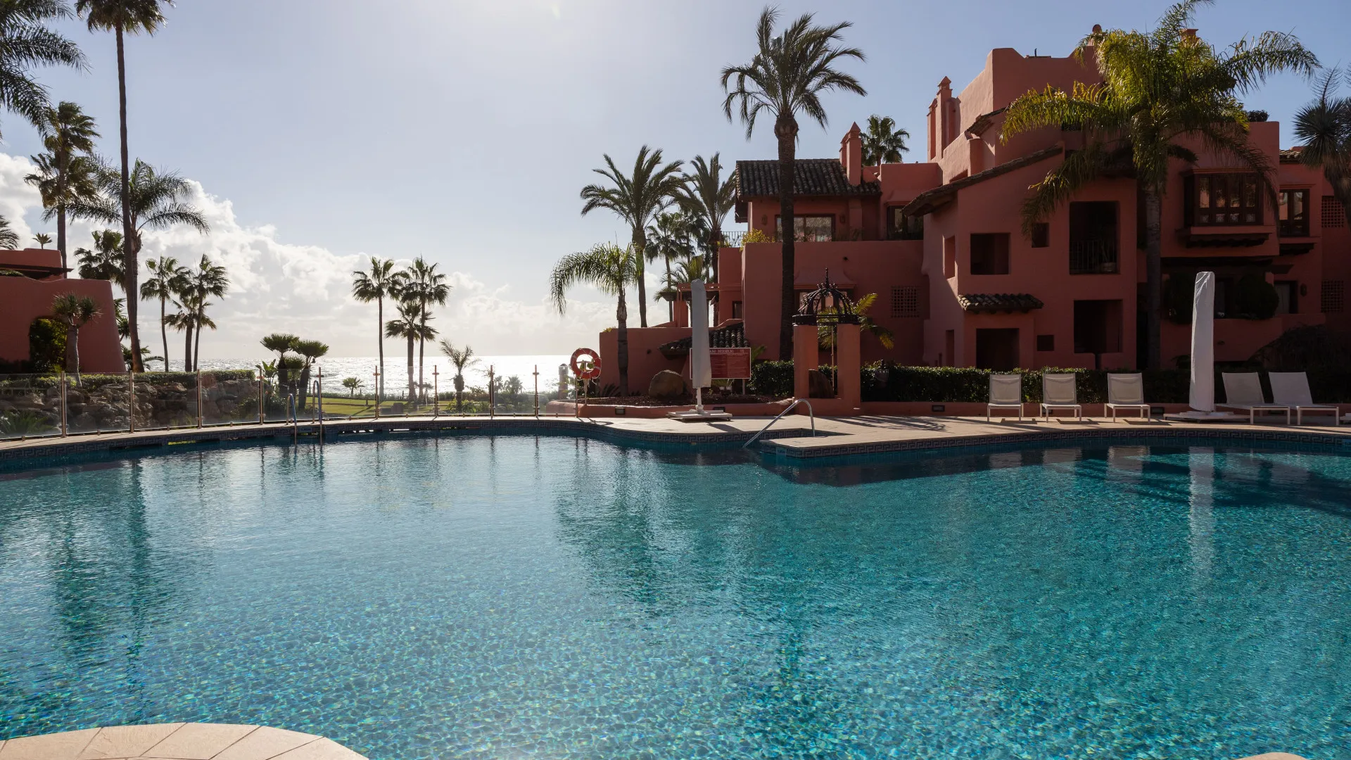 Apartamento planta baja a la venta en Beach Side New Golden Mile de 3 dormitorios