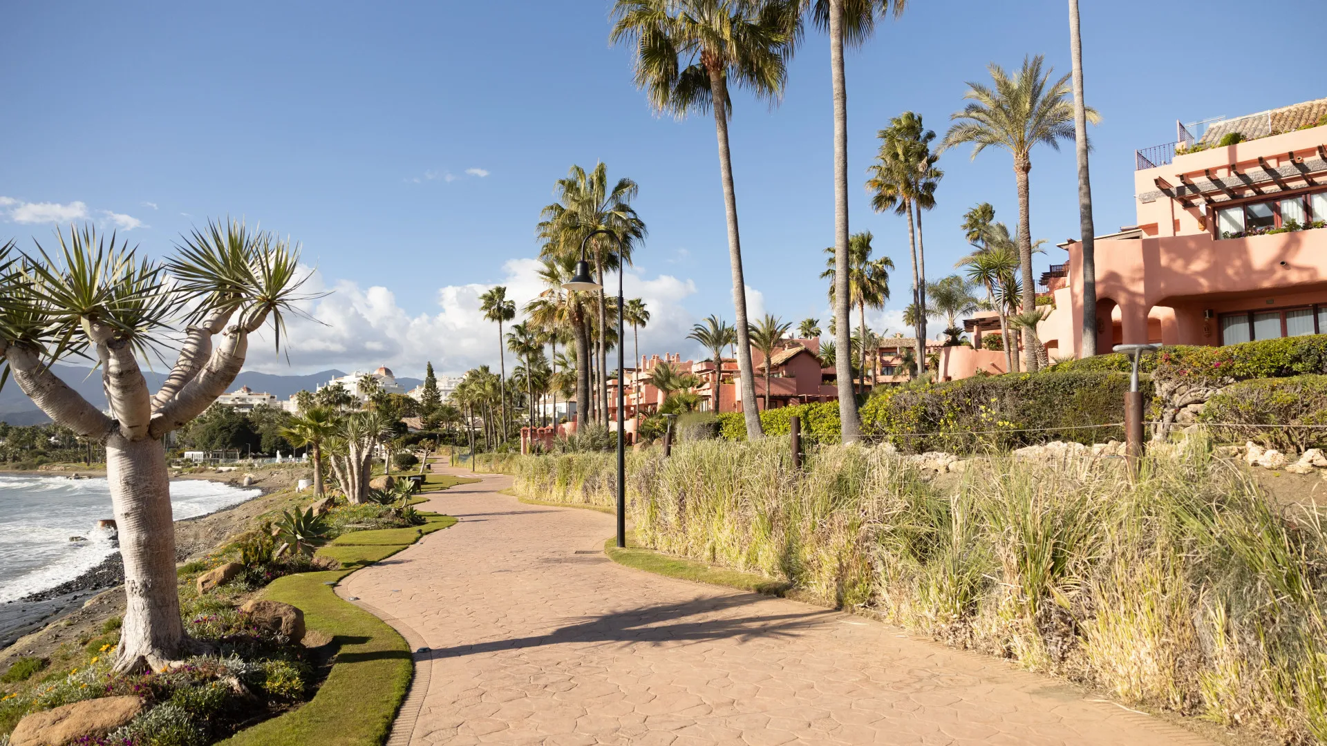 Apartamento planta baja a la venta en Beach Side New Golden Mile de 3 dormitorios