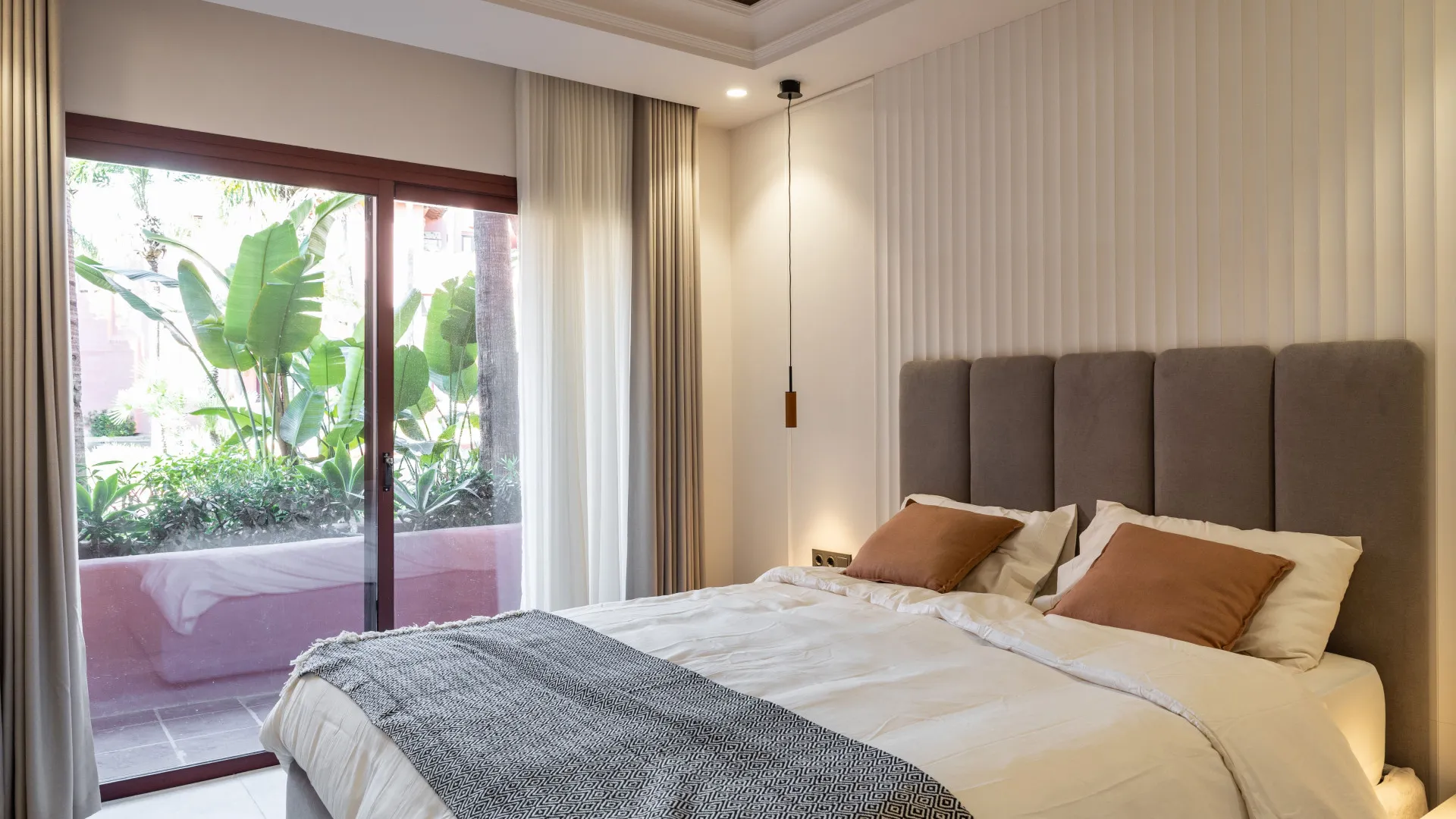 Apartamento planta baja a la venta en Beach Side New Golden Mile de 3 dormitorios