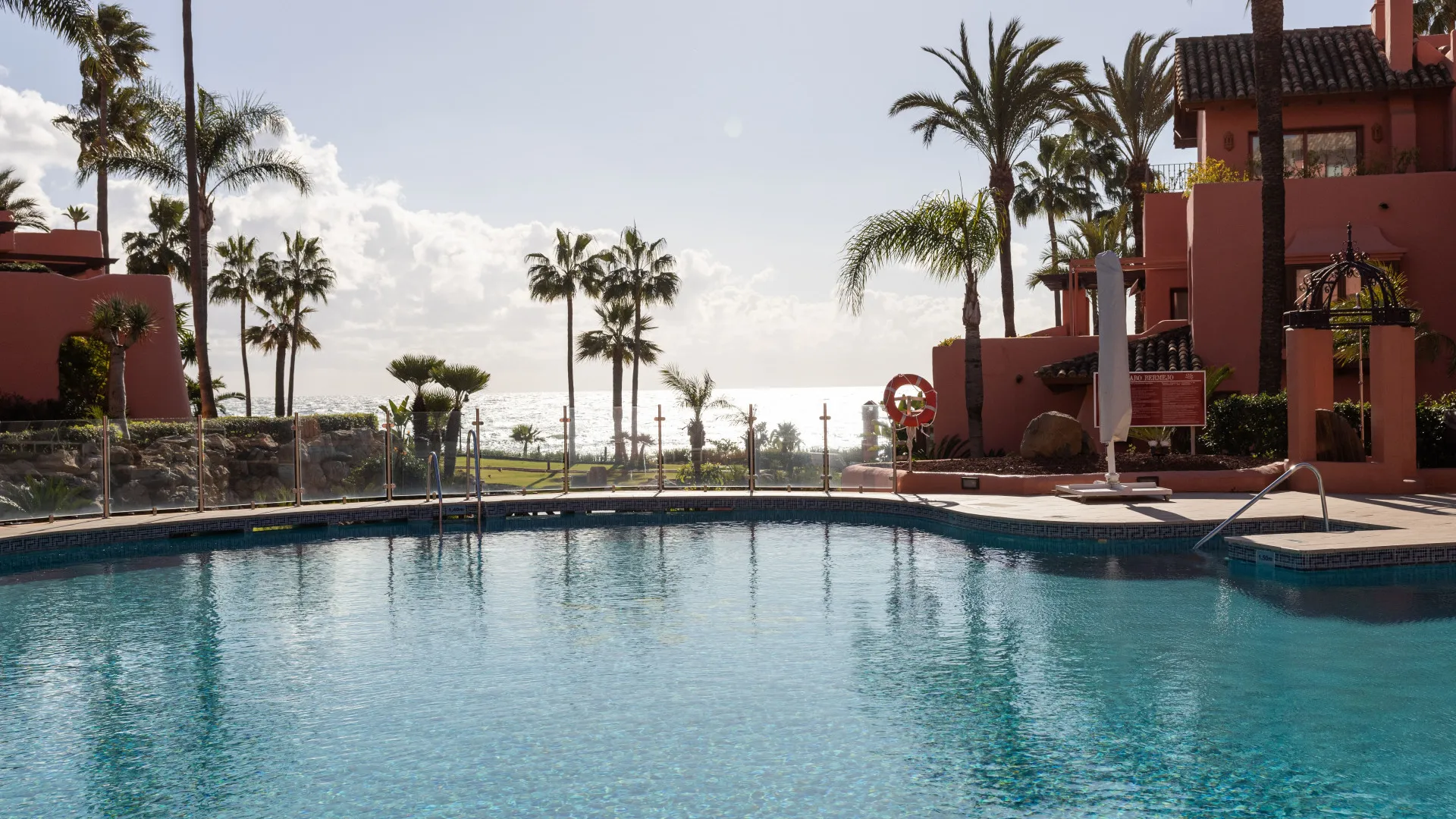 Apartamento planta baja a la venta en Beach Side New Golden Mile de 3 dormitorios