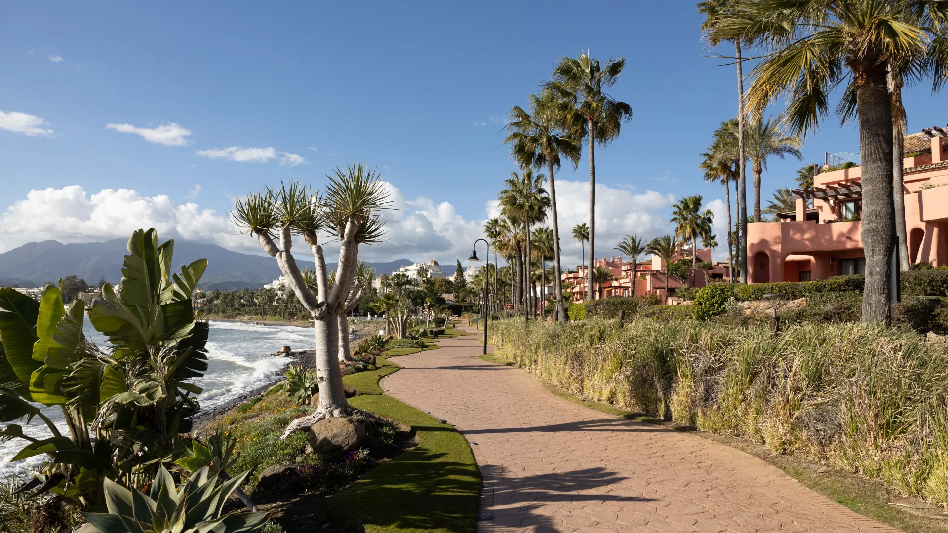 Apartamento planta baja a la venta en Beach Side New Golden Mile de 3 dormitorios