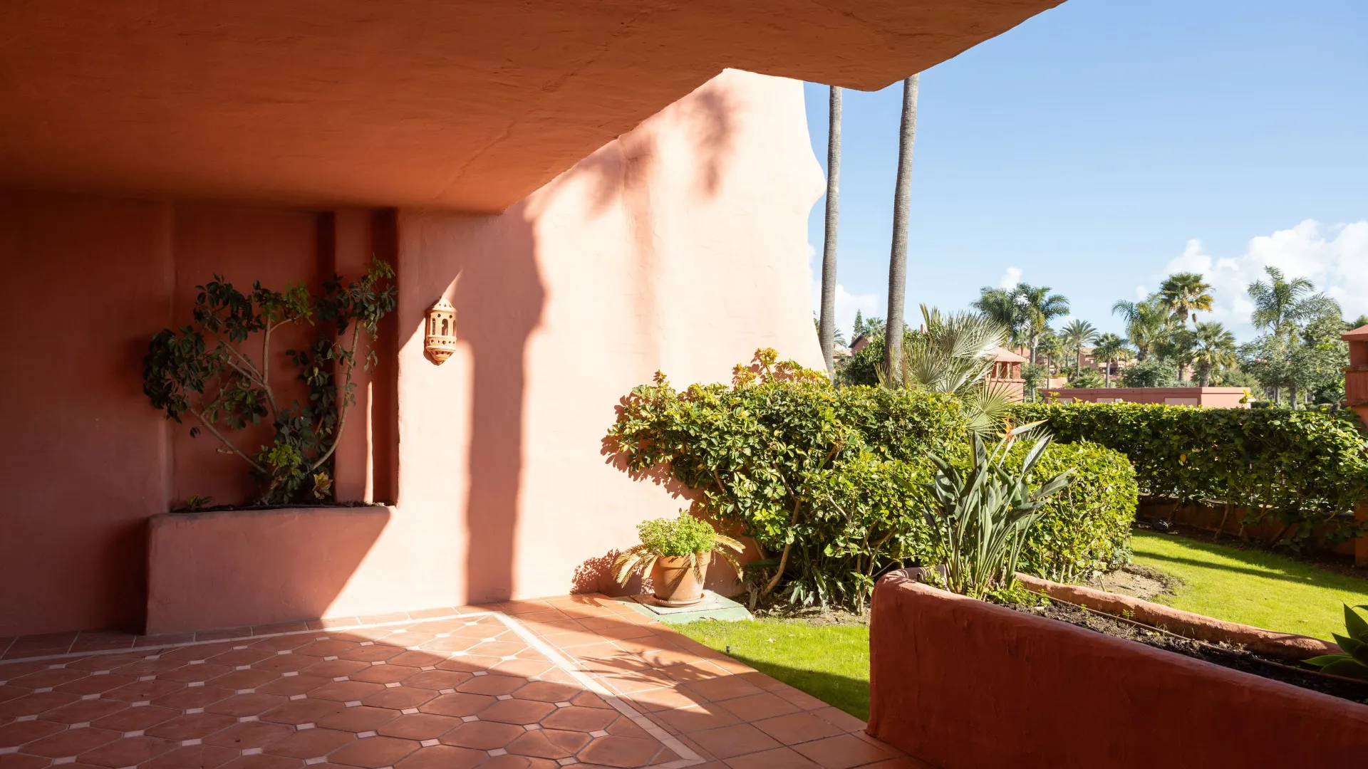 Apartamento planta baja a la venta en Beach Side New Golden Mile de 3 dormitorios