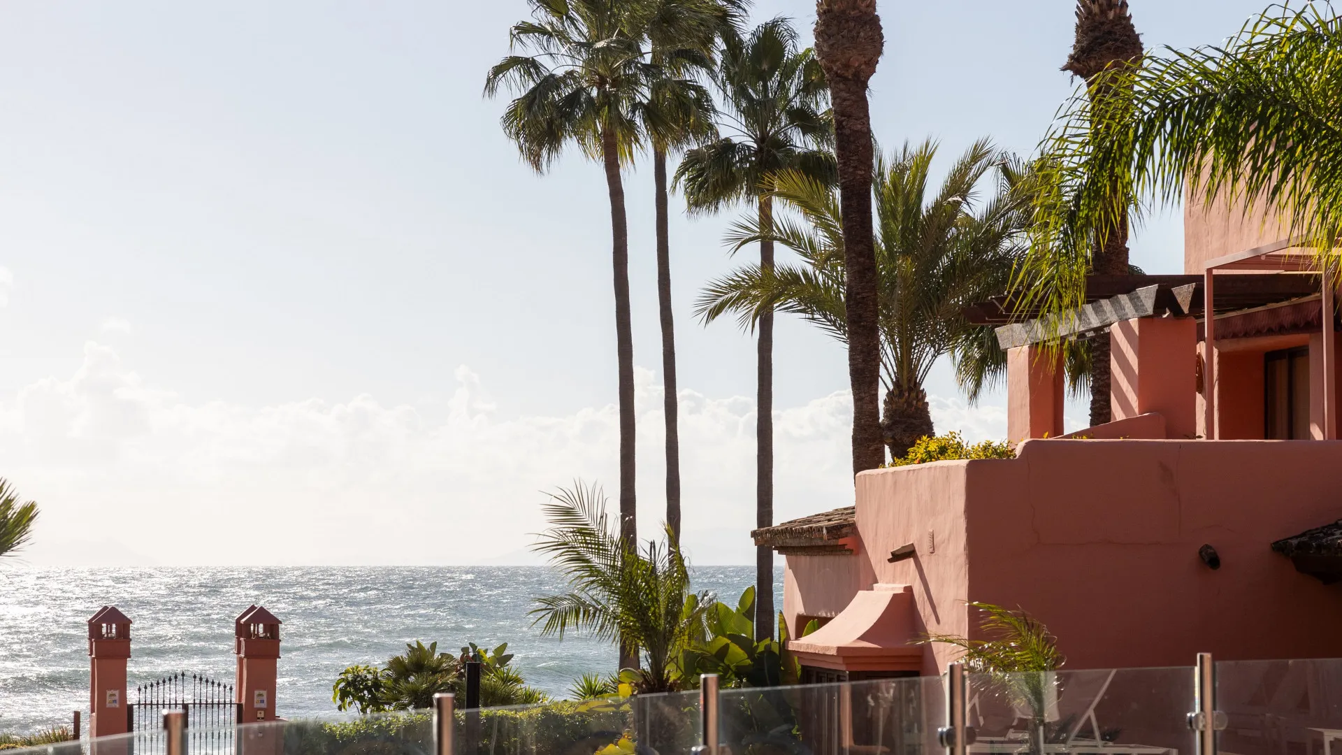 Apartamento planta baja a la venta en Beach Side New Golden Mile de 3 dormitorios