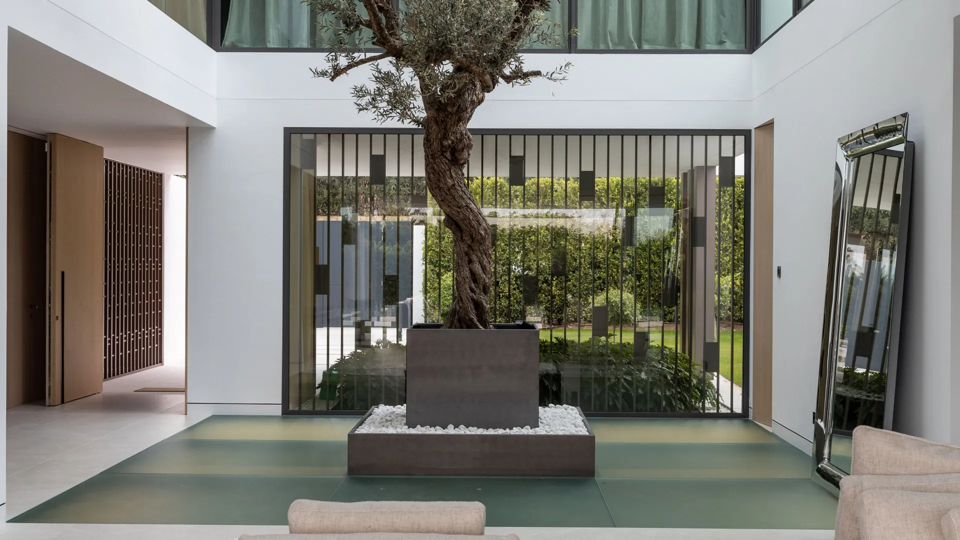 Se vende villa de 5 dormitorios en Marbella Golden Mile