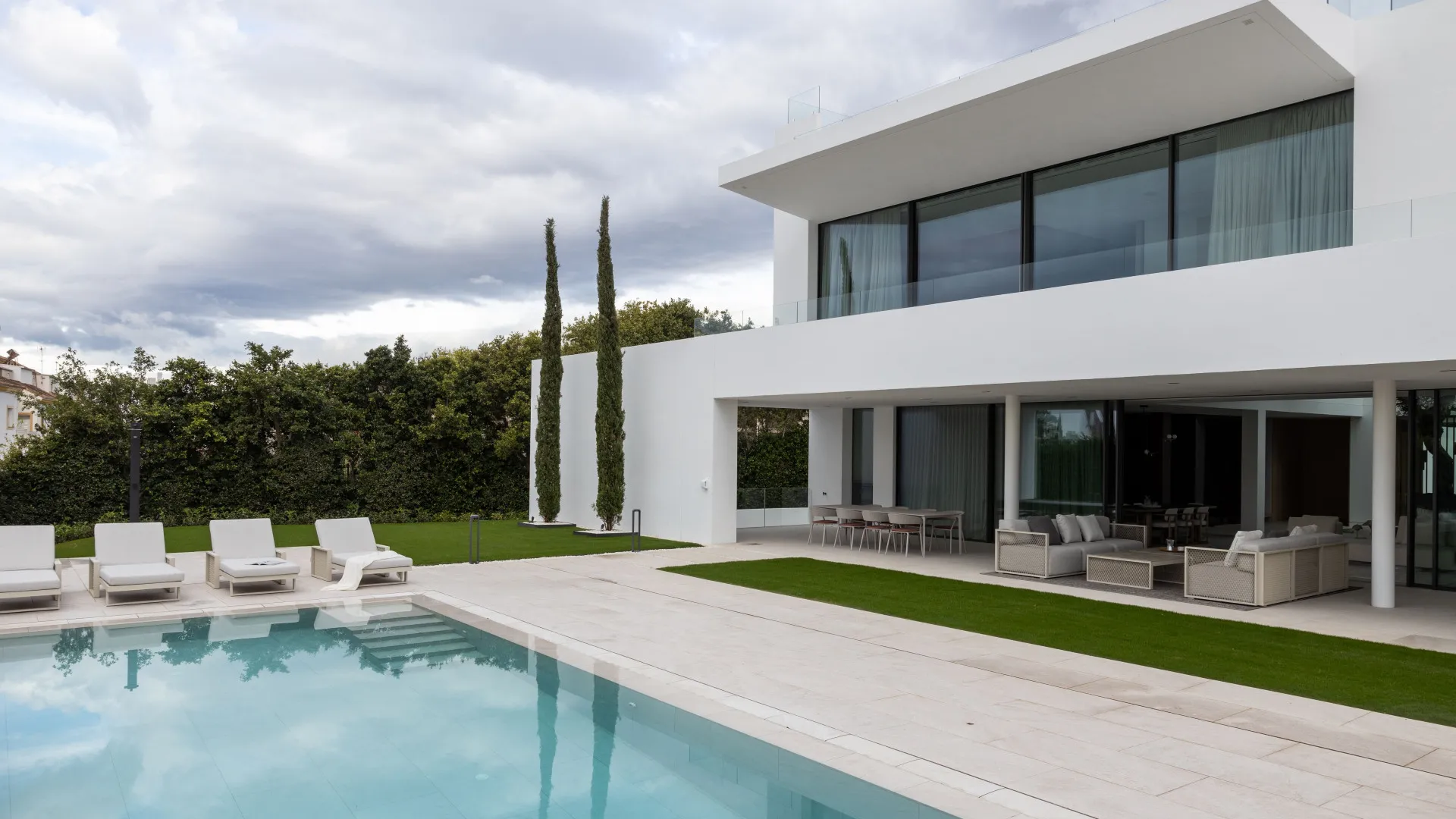 Se vende villa de 5 dormitorios en Marbella Golden Mile