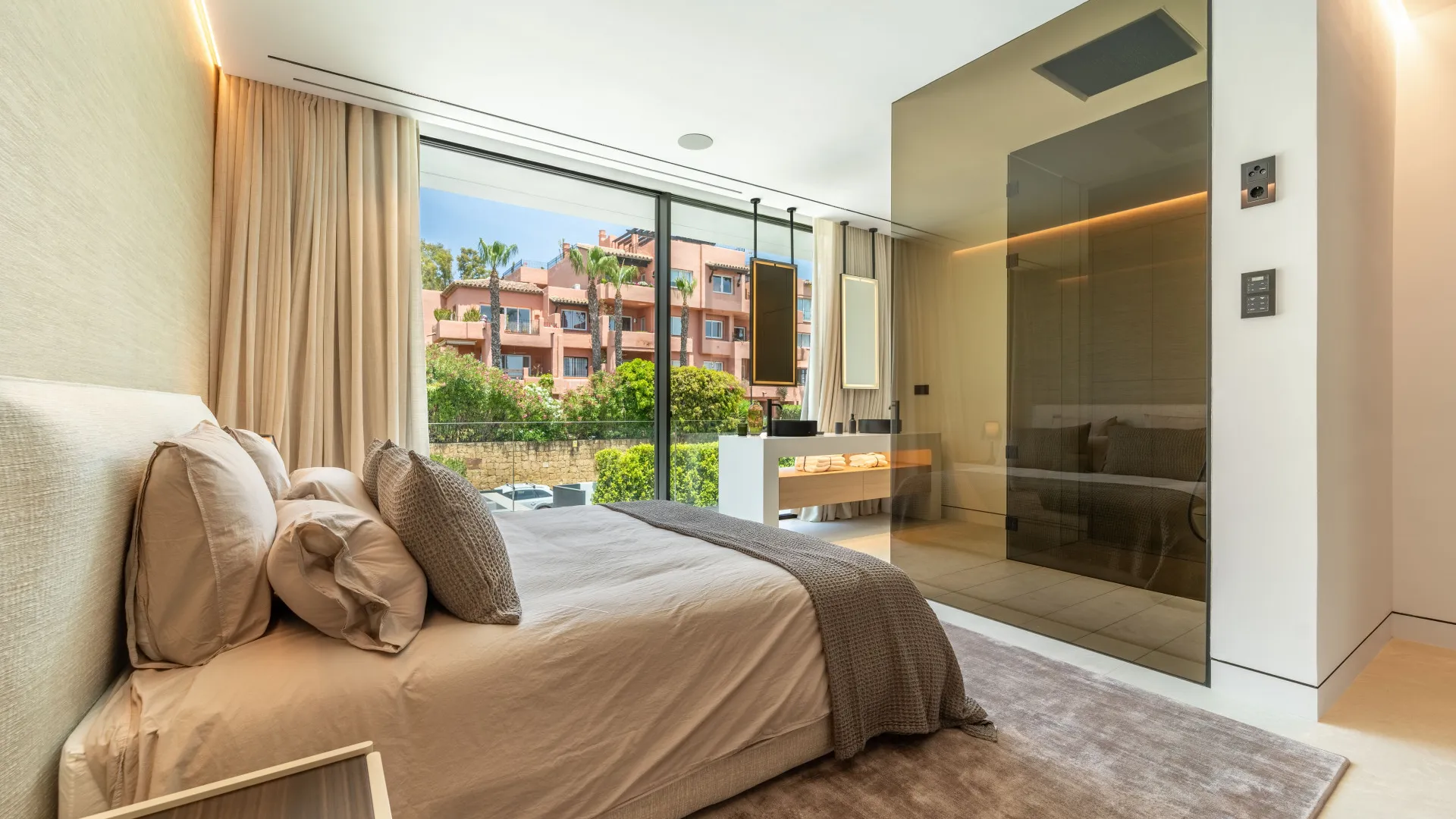 Villa con 5 dormitorios a la venta en Marbella Golden Mile