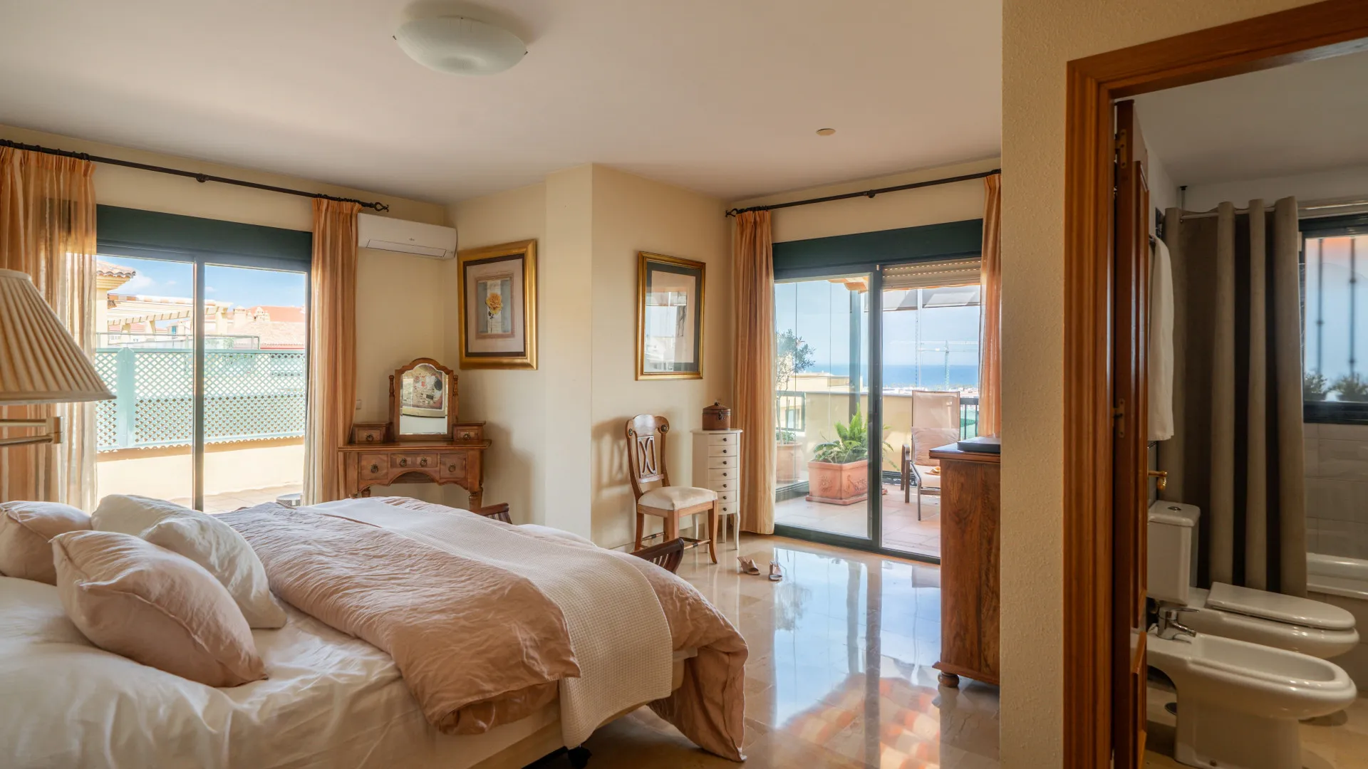 For sale Linda Vista Baja 4 bedrooms penthouse