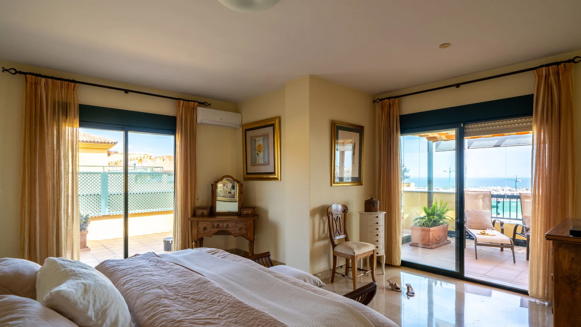 For sale Linda Vista Baja 4 bedrooms penthouse