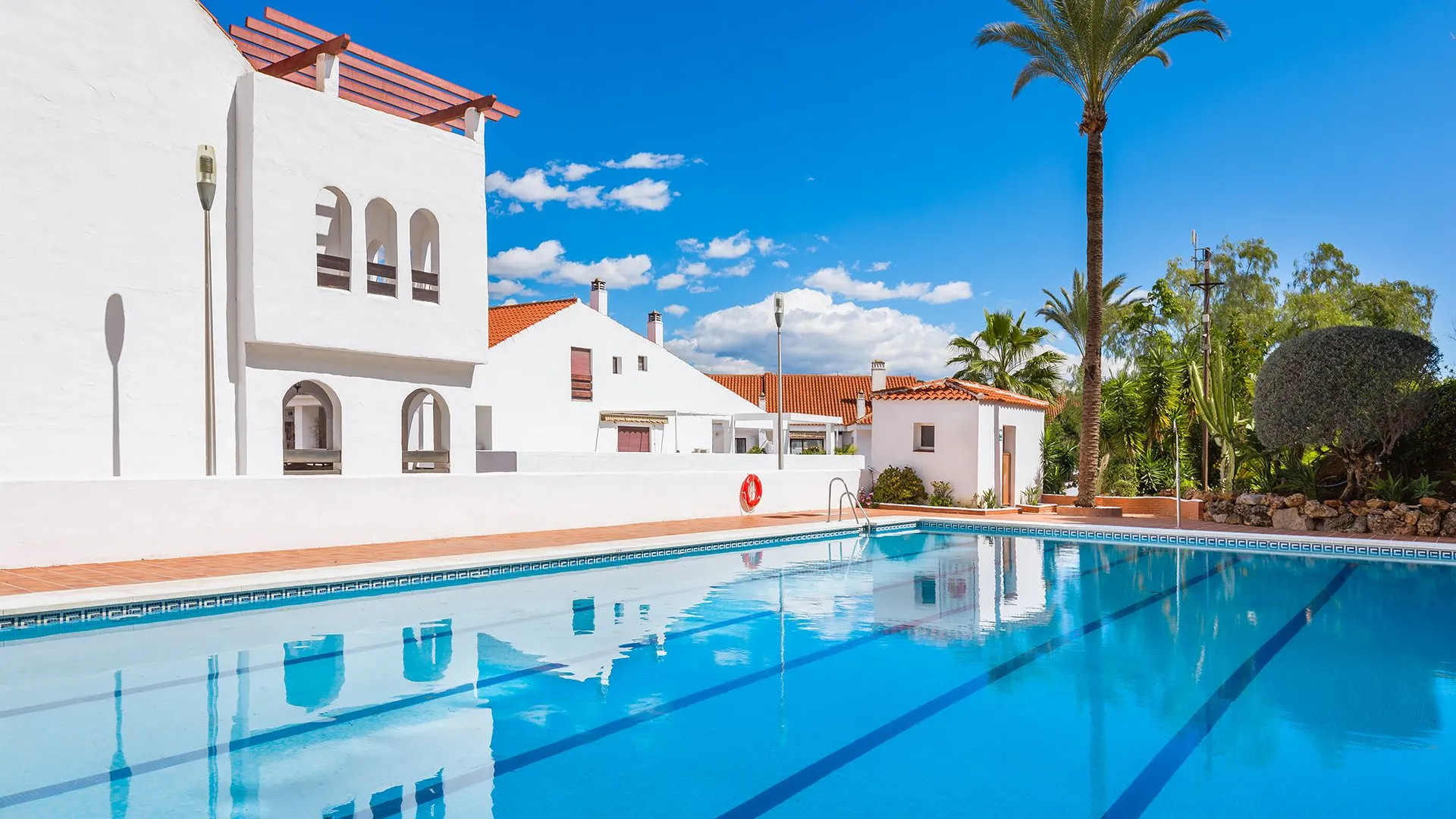 Nueva Andalucia, apartamento de 2 dormitorios a la venta