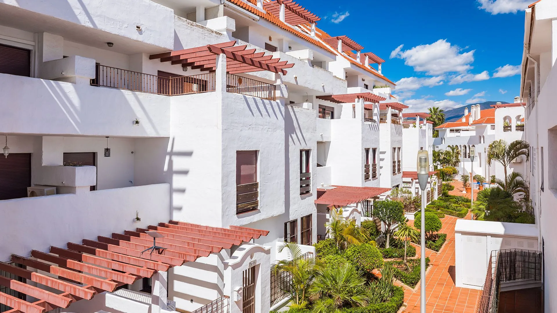 Nueva Andalucia, apartamento de 2 dormitorios a la venta