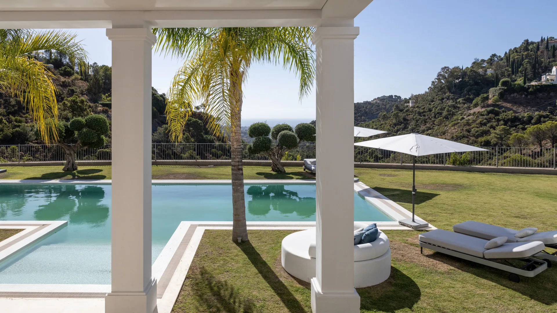 For sale El Madroñal 5 bedrooms villa