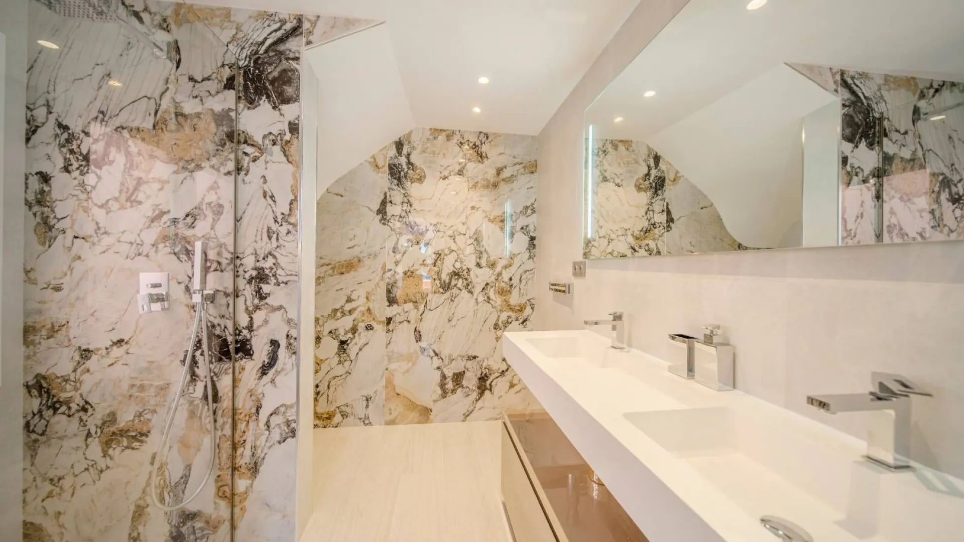 3 bedrooms Menara Beach duplex penthouse for sale