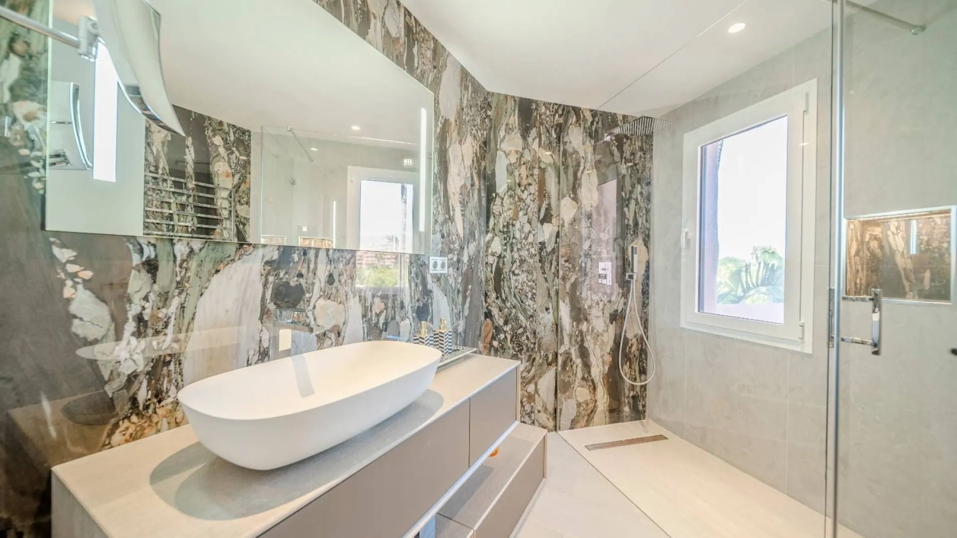 3 bedrooms Menara Beach duplex penthouse for sale