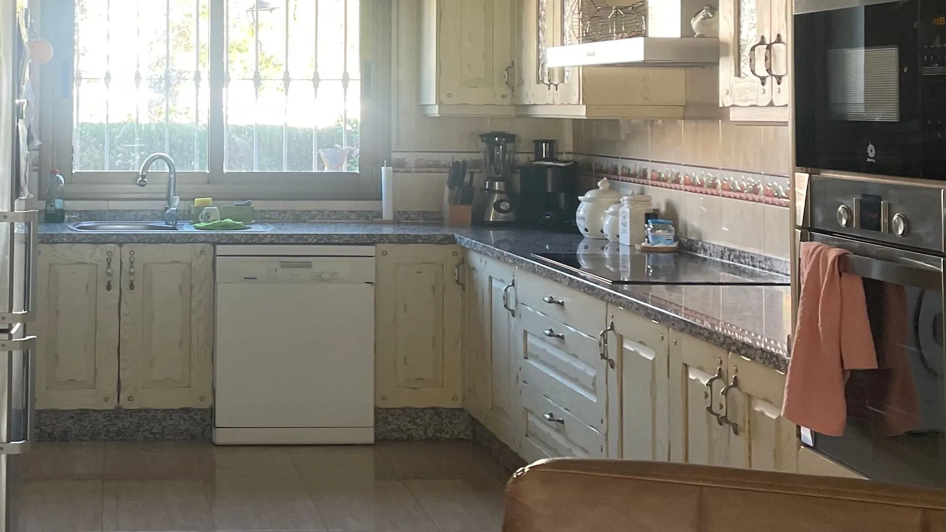 Estepona Este, adosado de 4 dormitorios en venta