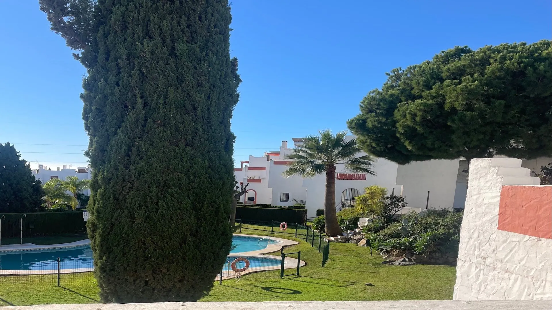Estepona Este, adosado de 4 dormitorios en venta