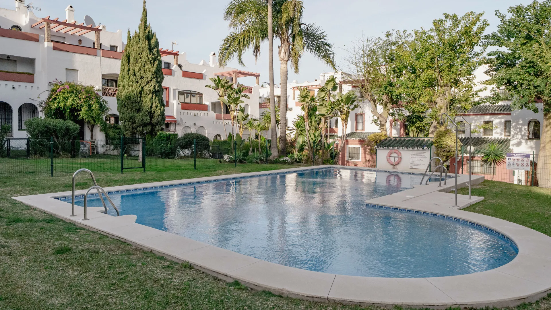 Estepona Este, adosado de 4 dormitorios en venta
