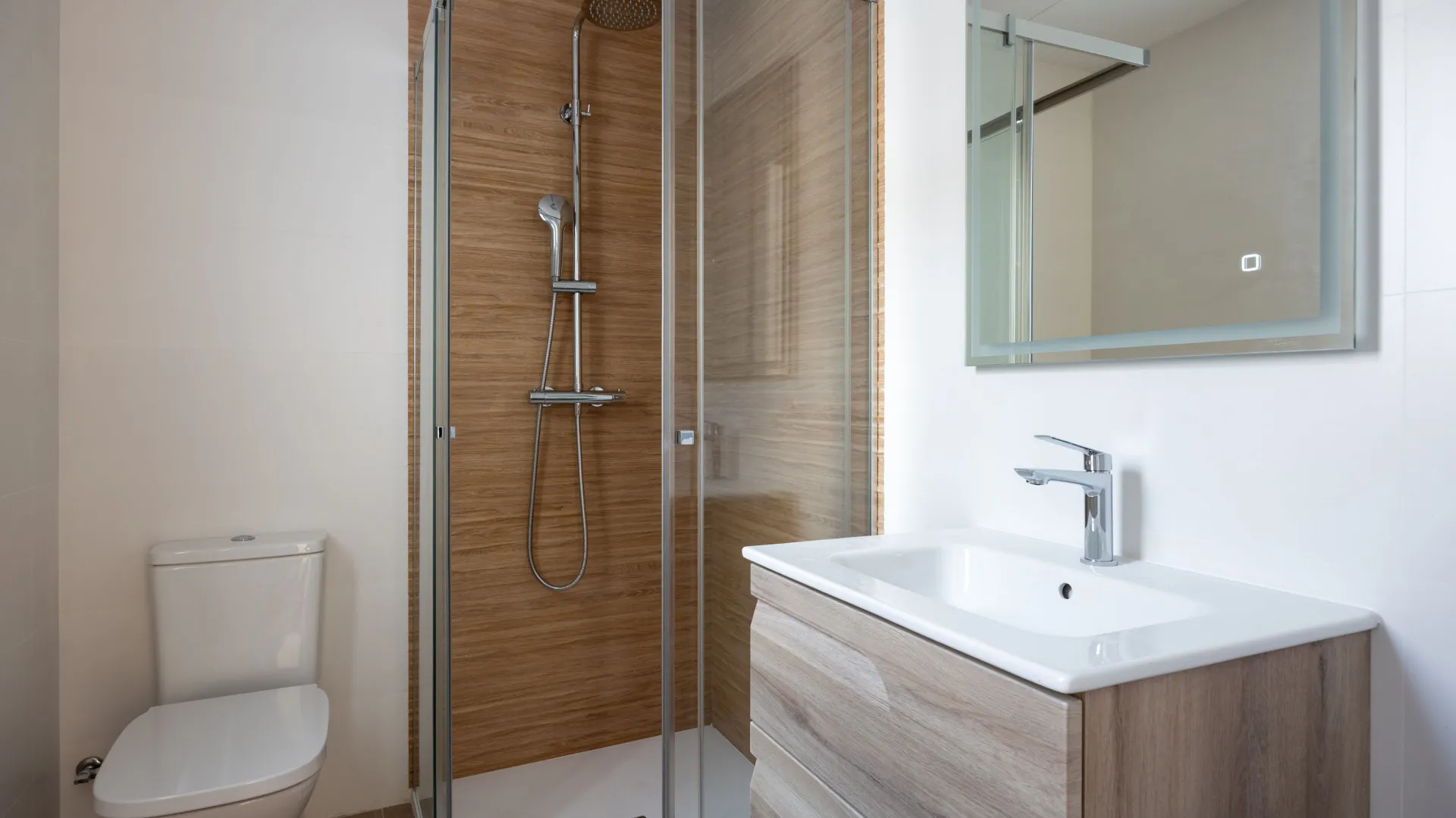 Se vende adosado de 6 dormitorios en Malaga