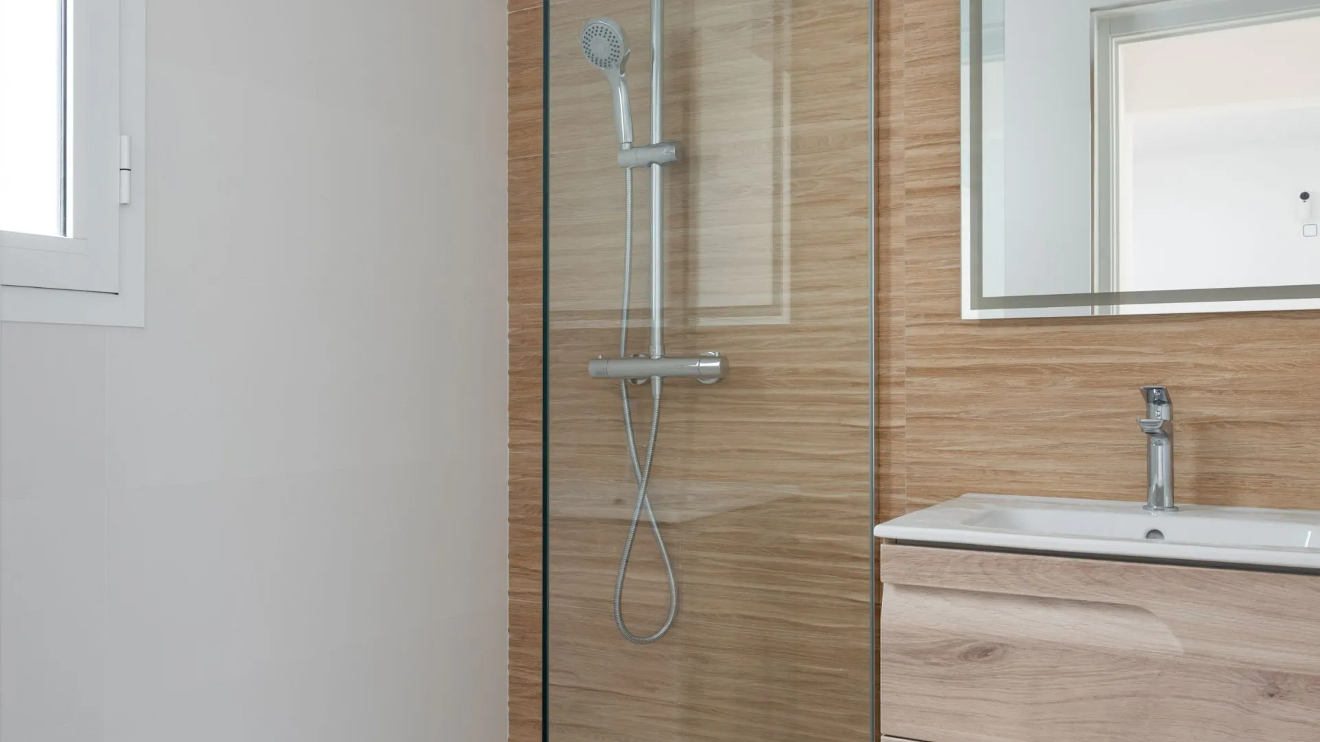 Se vende adosado de 6 dormitorios en Malaga