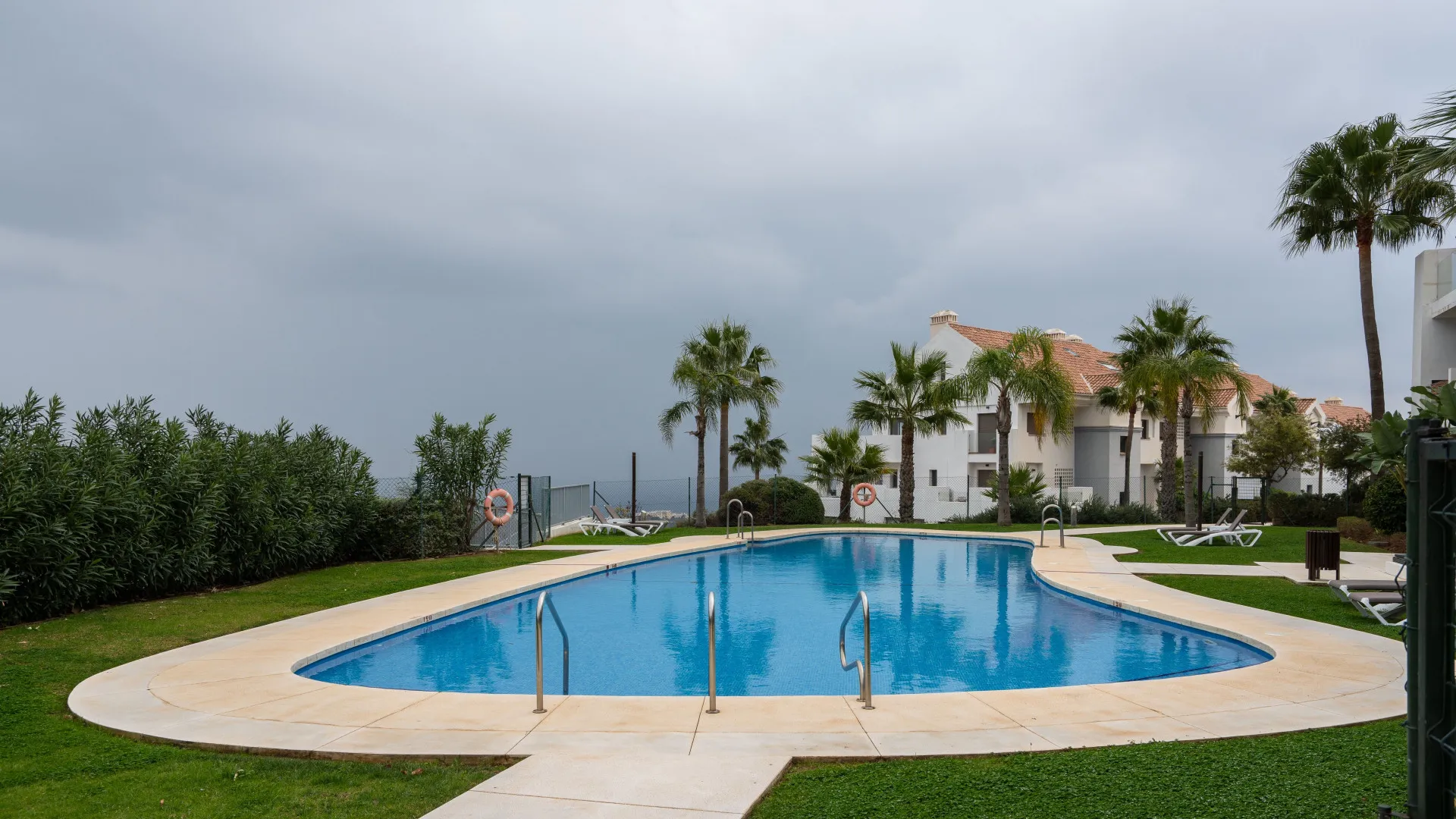 Comprar atico duplex con 2 dormitorios en Mijas Costa