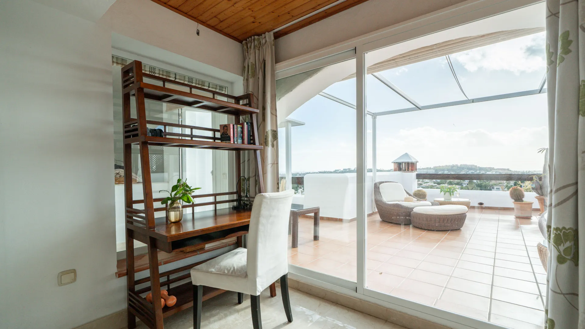 2 bedrooms Nueva Andalucia penthouse for sale