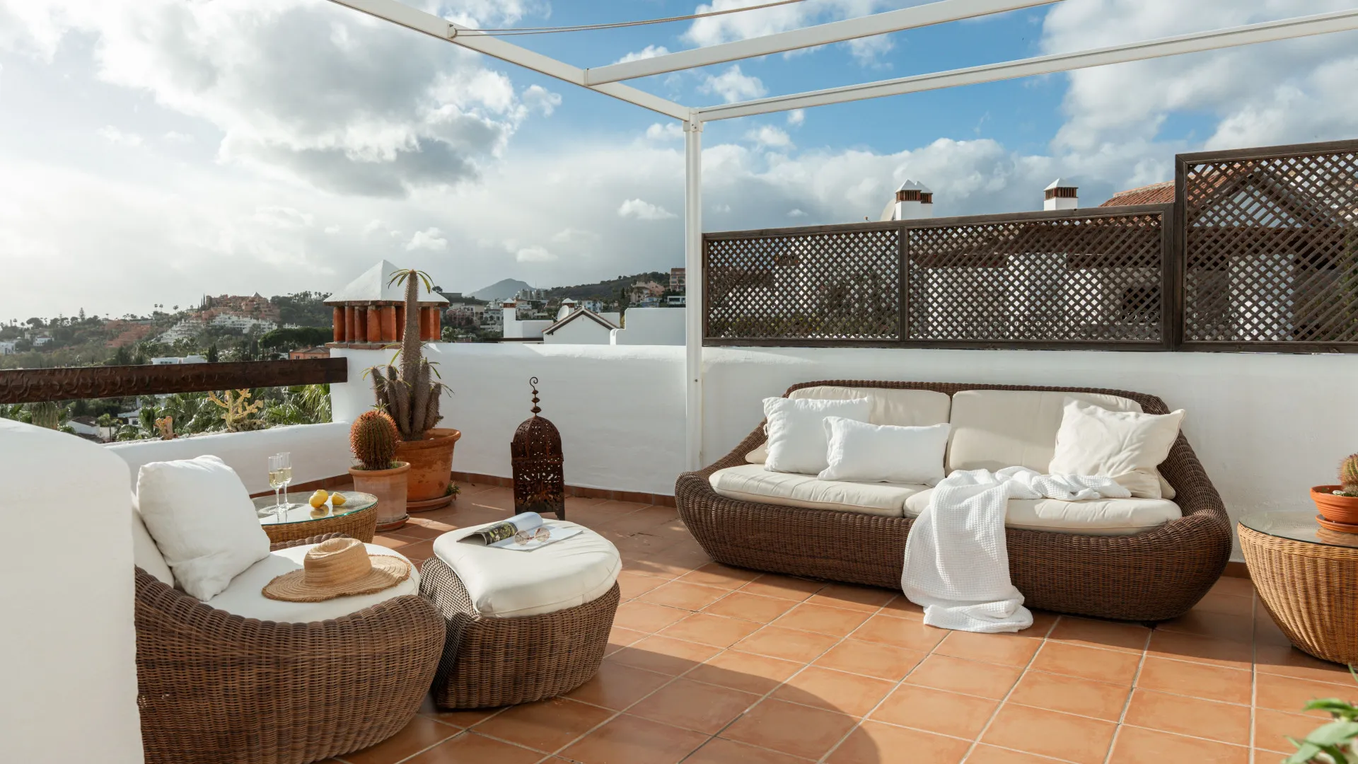 2 bedrooms Nueva Andalucia penthouse for sale
