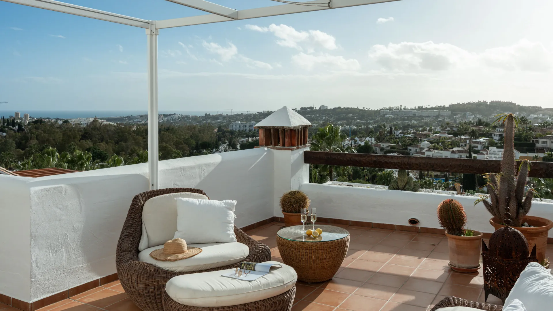 2 bedrooms Nueva Andalucia penthouse for sale