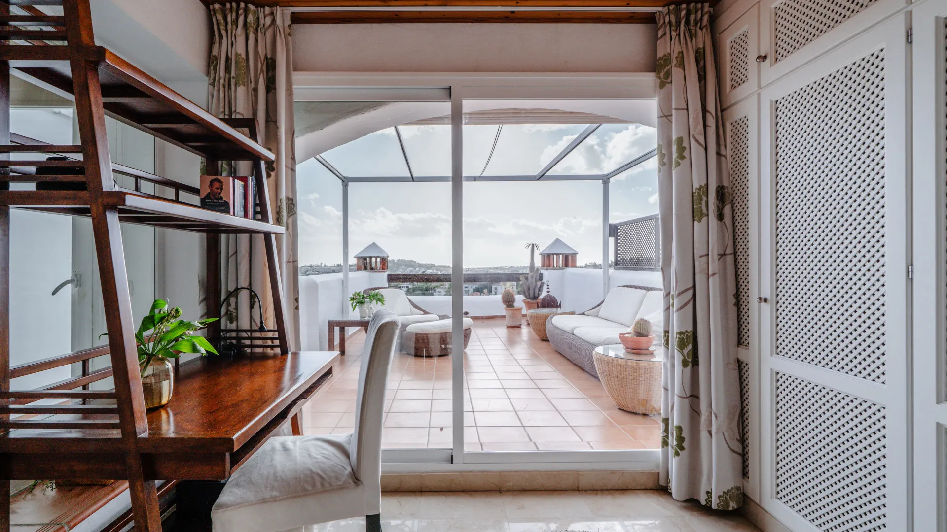 2 bedrooms Nueva Andalucia penthouse for sale