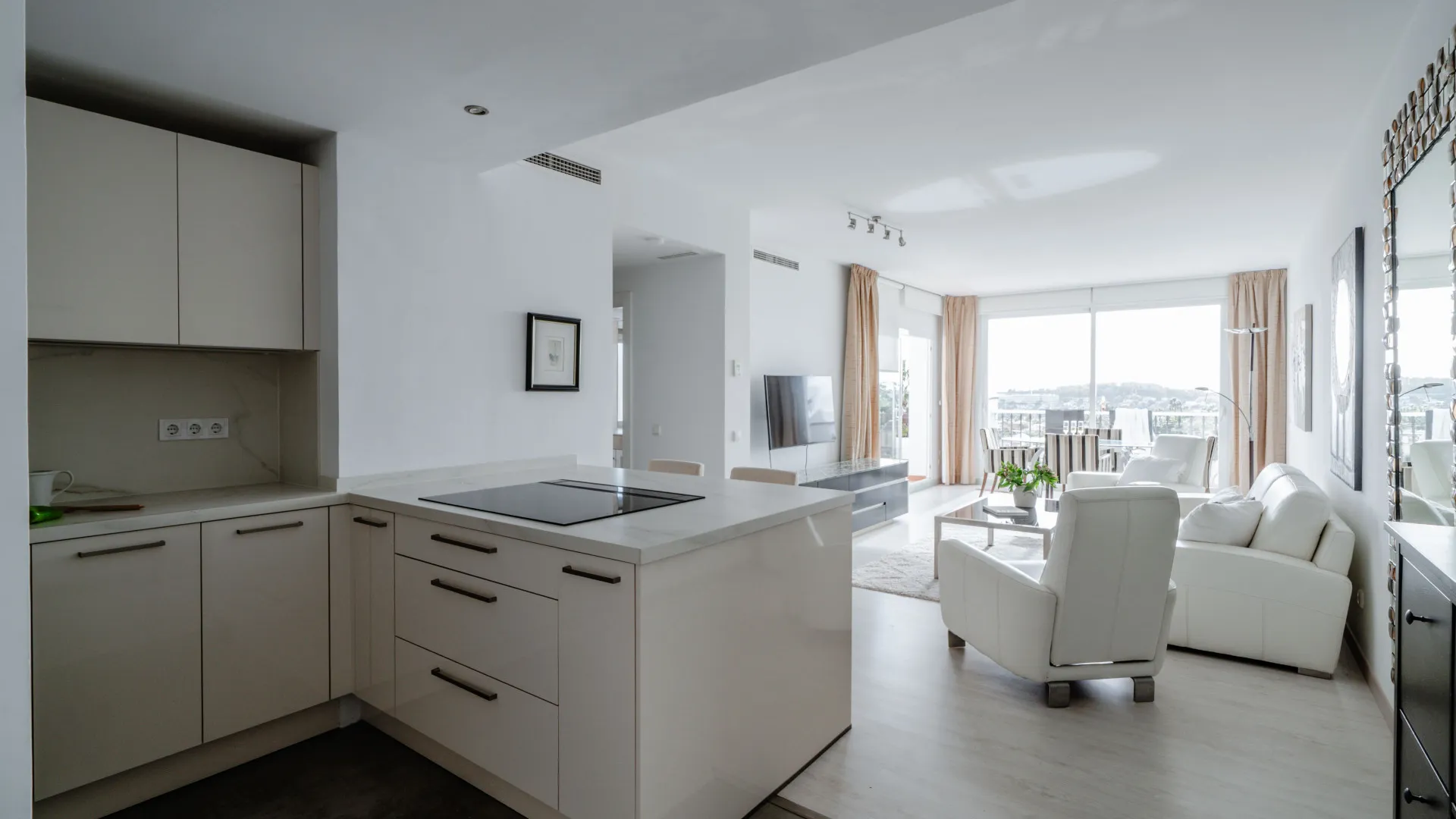 2 bedrooms Nueva Andalucia penthouse for sale