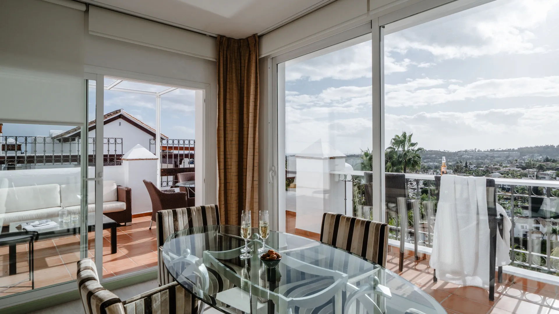 2 bedrooms Nueva Andalucia penthouse for sale