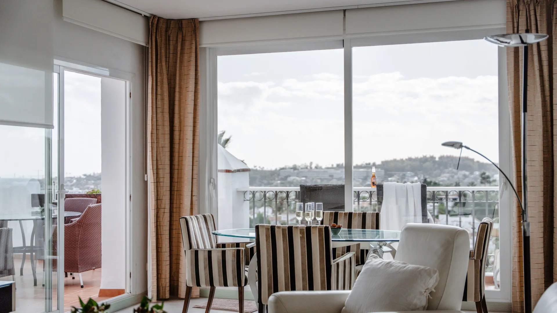 2 bedrooms Nueva Andalucia penthouse for sale