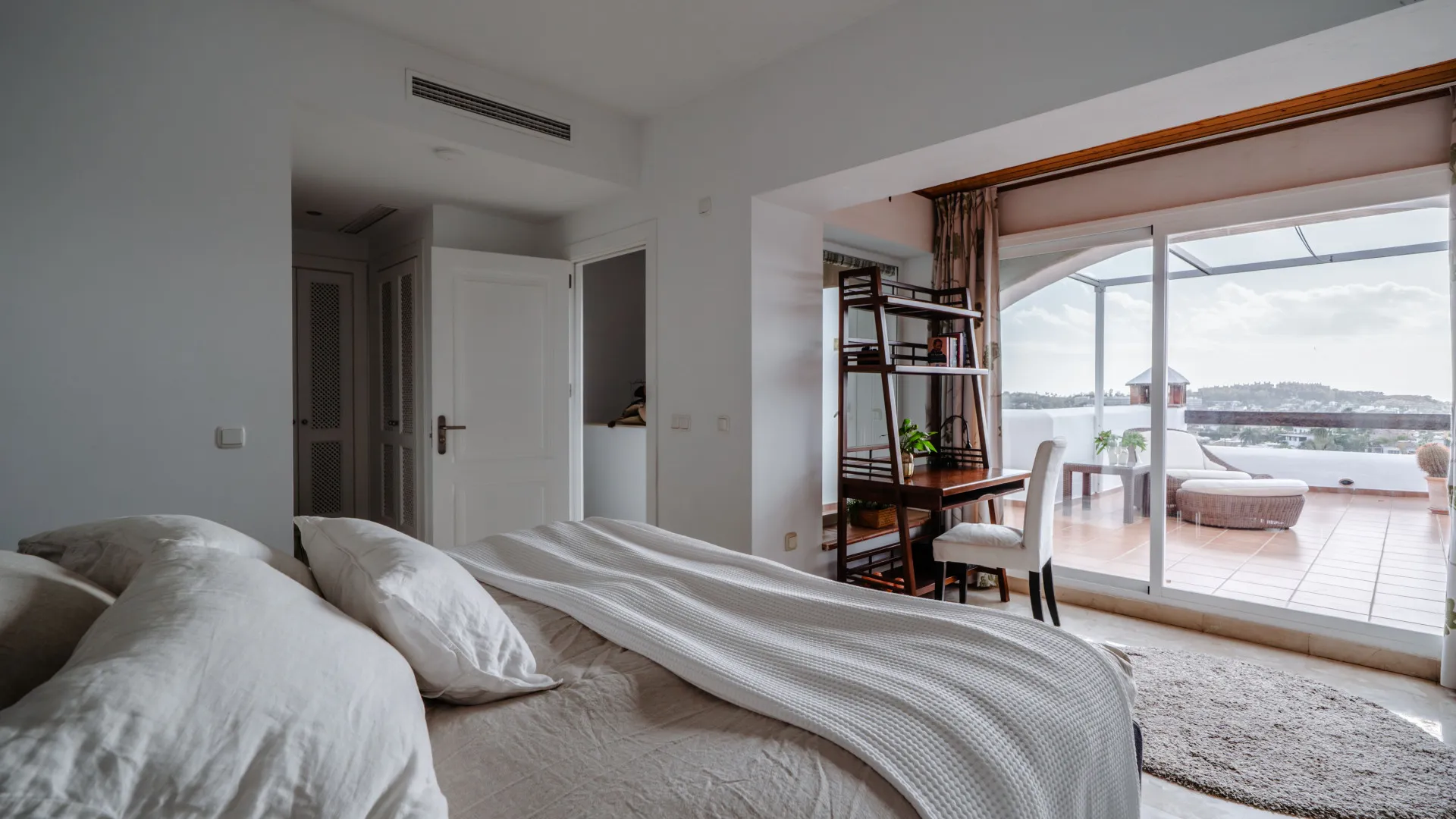 2 bedrooms Nueva Andalucia penthouse for sale