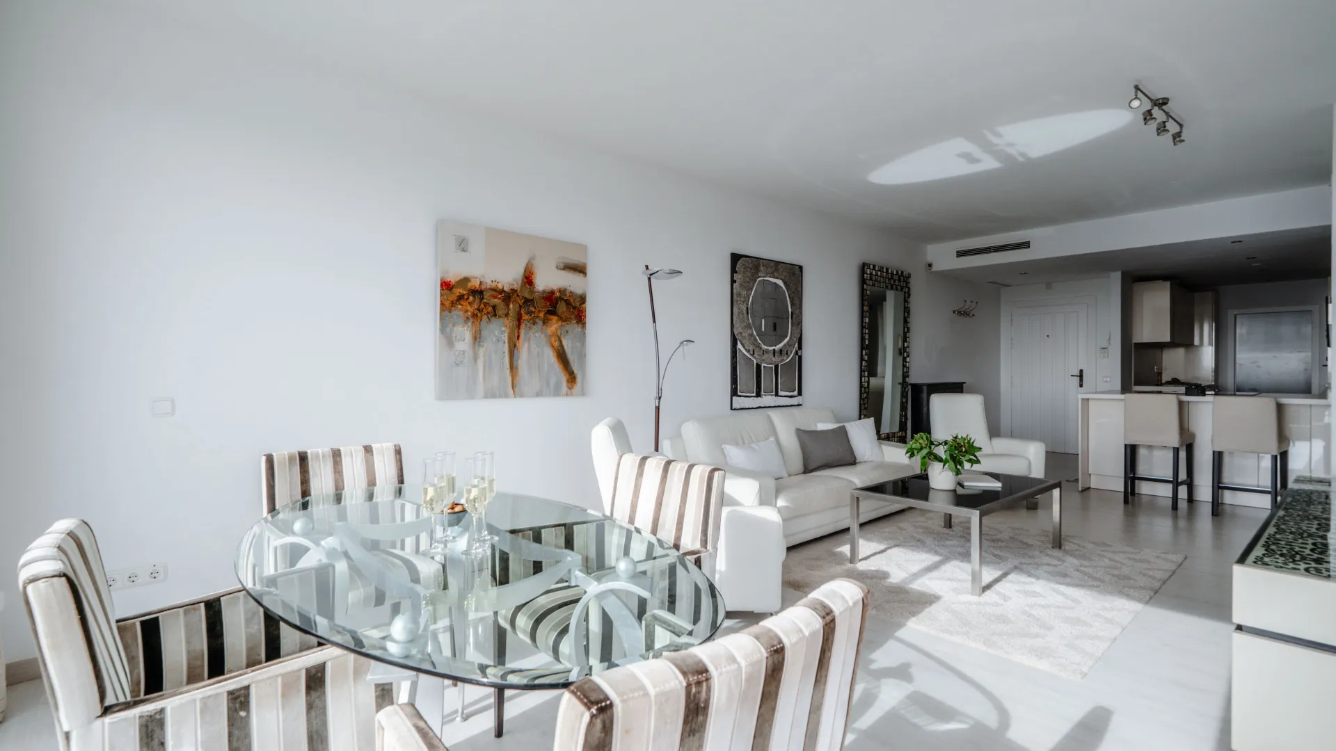 2 bedrooms Nueva Andalucia penthouse for sale