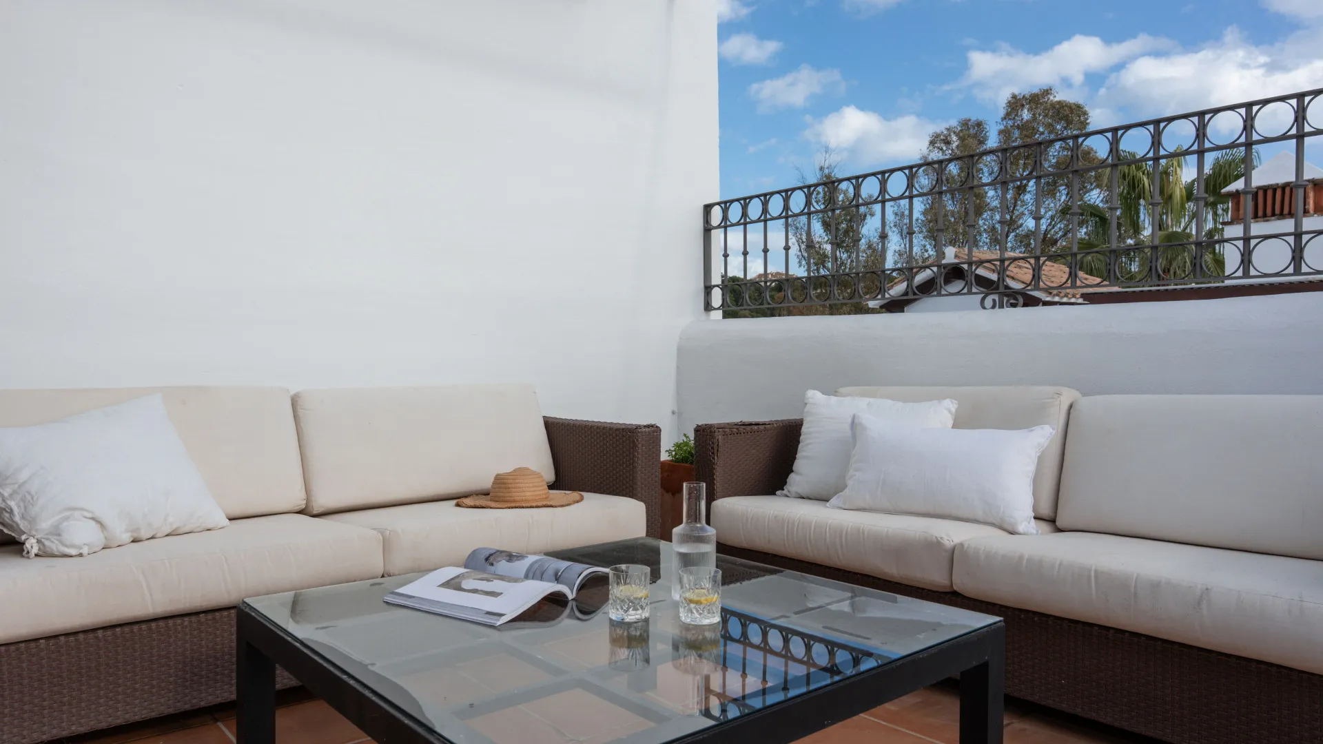 2 bedrooms Nueva Andalucia penthouse for sale
