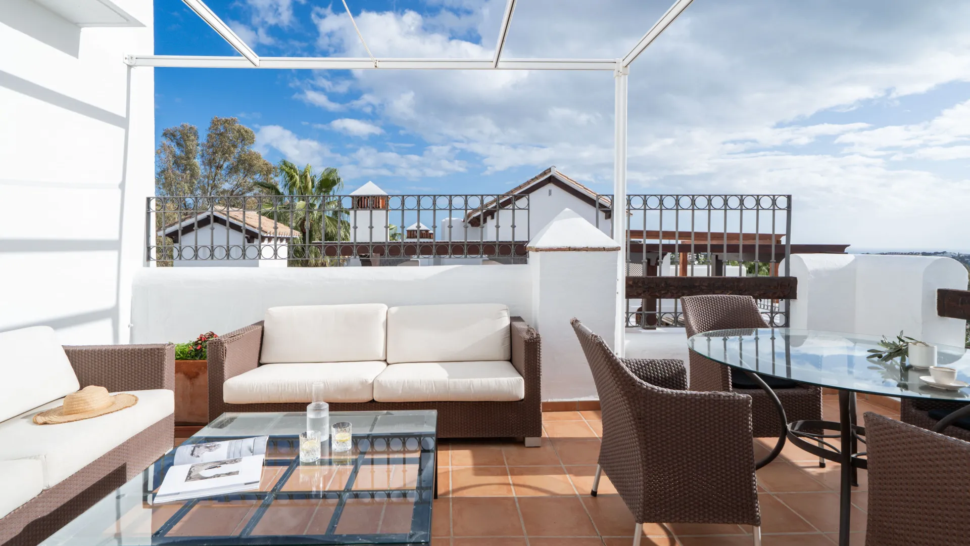 2 bedrooms Nueva Andalucia penthouse for sale